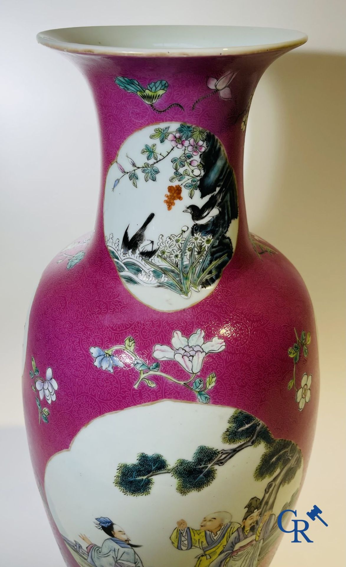 Chinese porcelain: A fine famille rose vase decorated on a red ruby background in sgraffito techniqu - Image 13 of 23