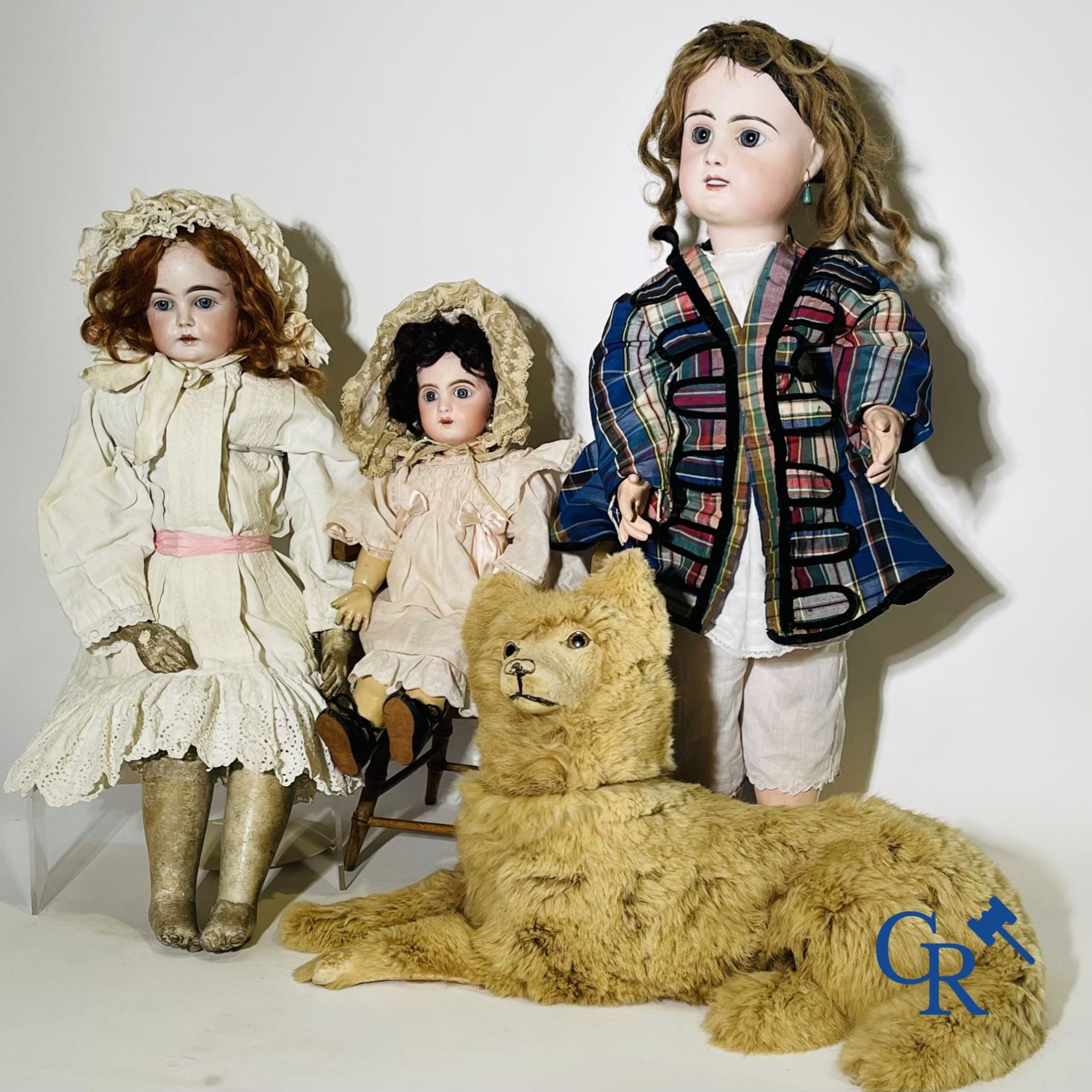Toys: antique dolls. 3 dolls with porcelain head and a dog in fur. - Image 2 of 20