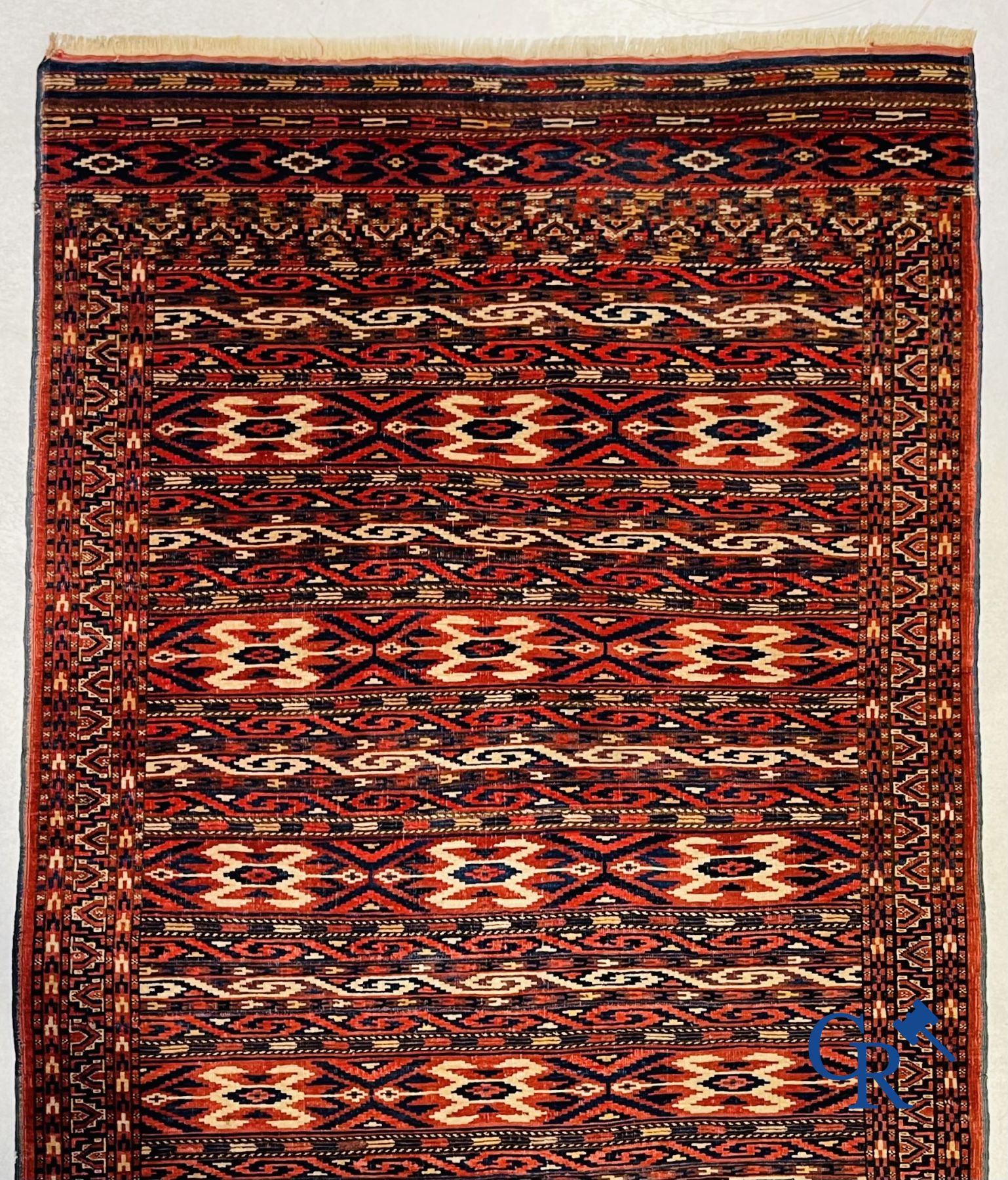 Oriental carpets: Antique oriental carpet. - Image 3 of 8