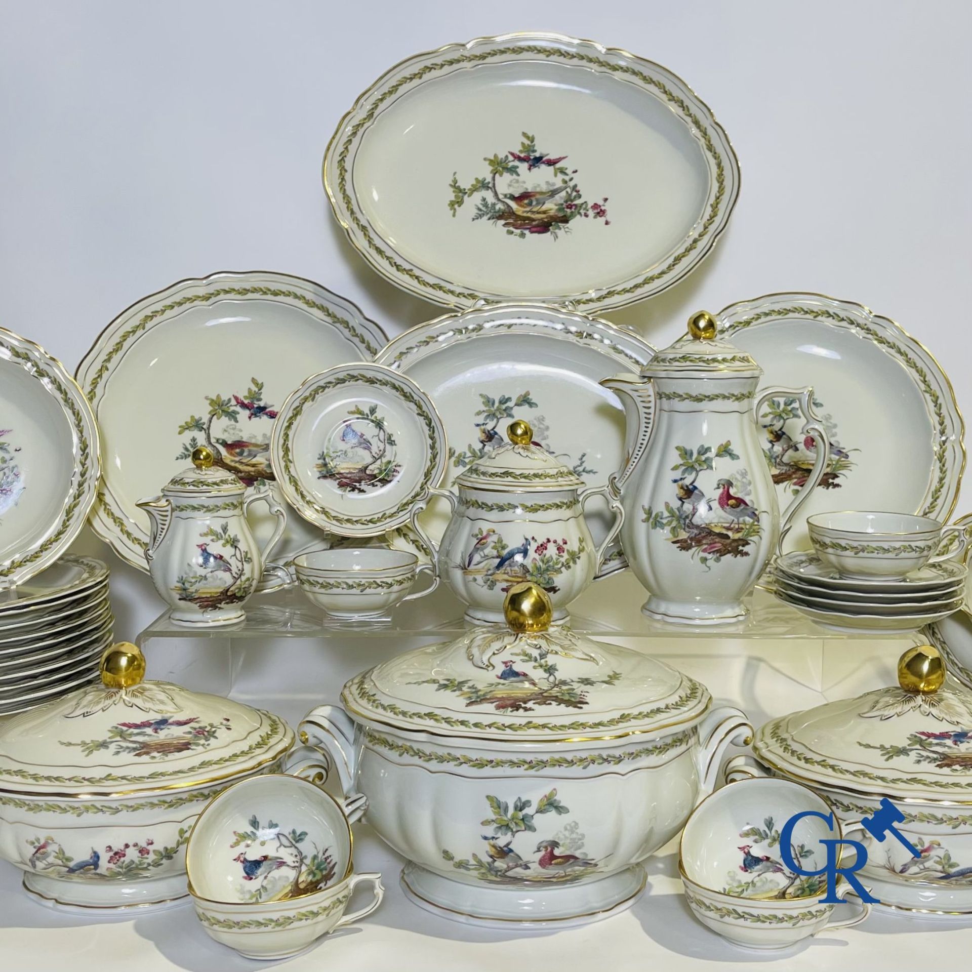 Limoges. L. Bernardaud & Cie. Beautiful dinner set in Limoges porcelain. Model Chevreuse. - Image 3 of 25