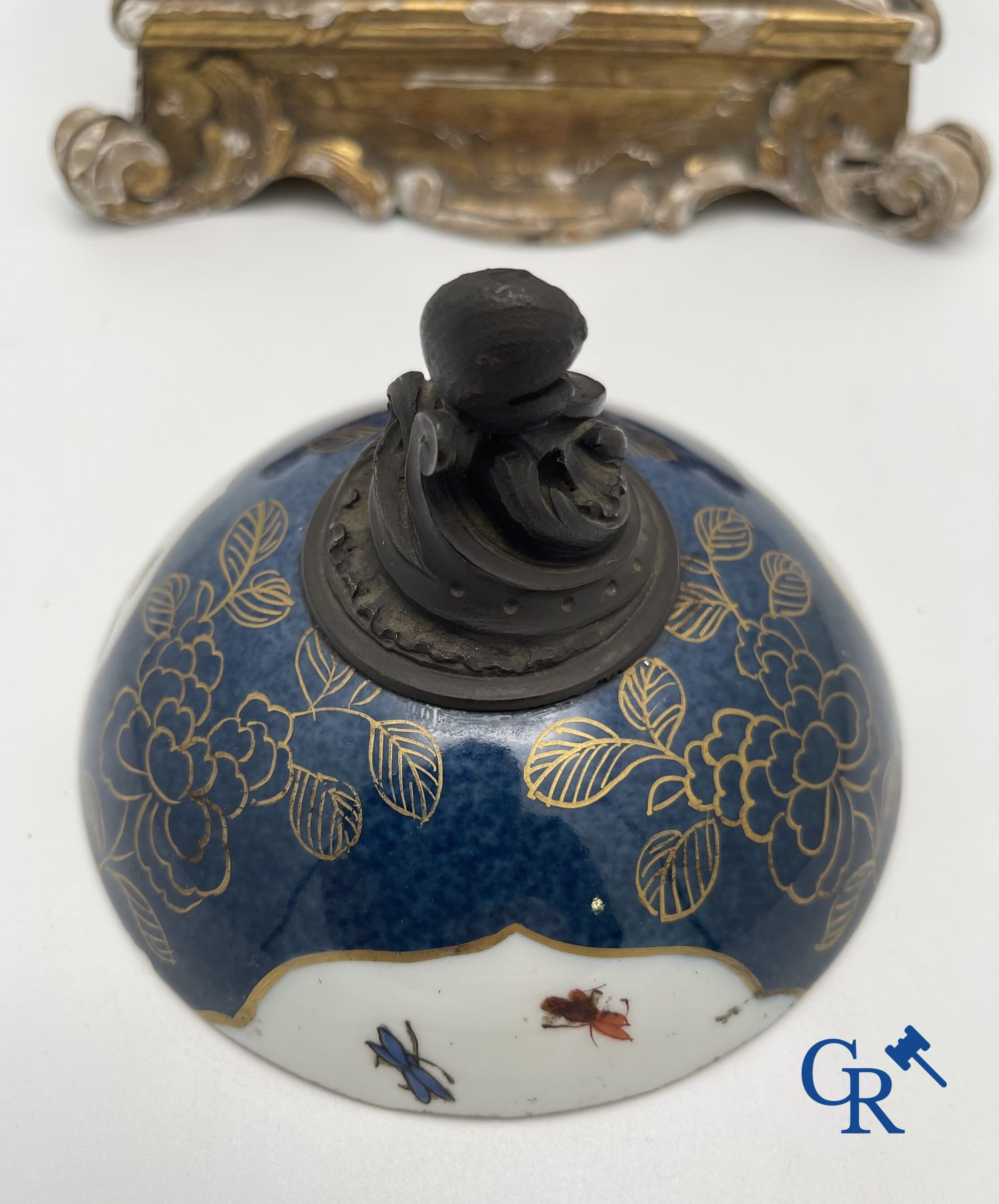 A porcelain table fountain with bronze fittings. - Image 12 of 13