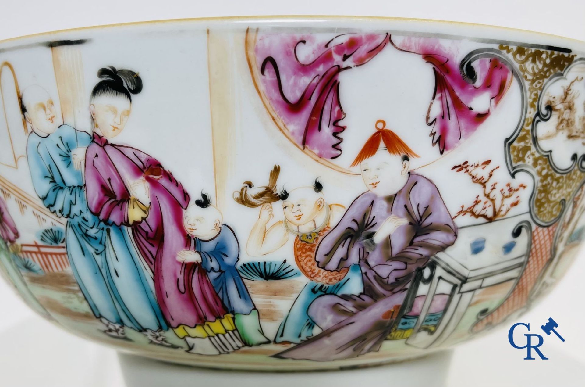 A large Chinese famille rose mandarin bowl, a famille rose cup and saucer and a figurine in blanc de - Bild 10 aus 25