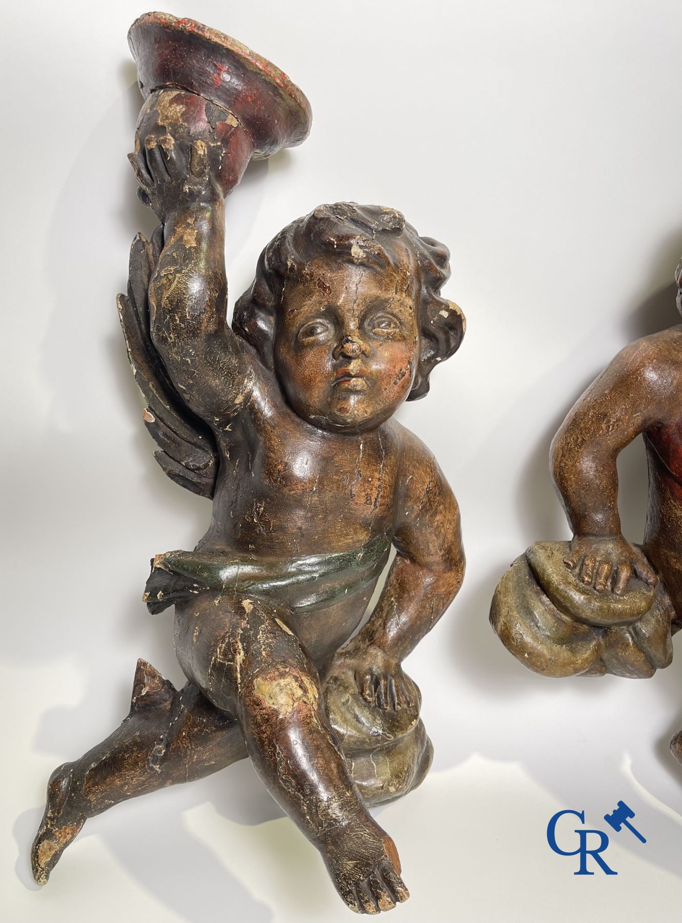 Wooden sculptures: A pair of wood-carved and polychrome 18th century angels. - Image 12 of 16