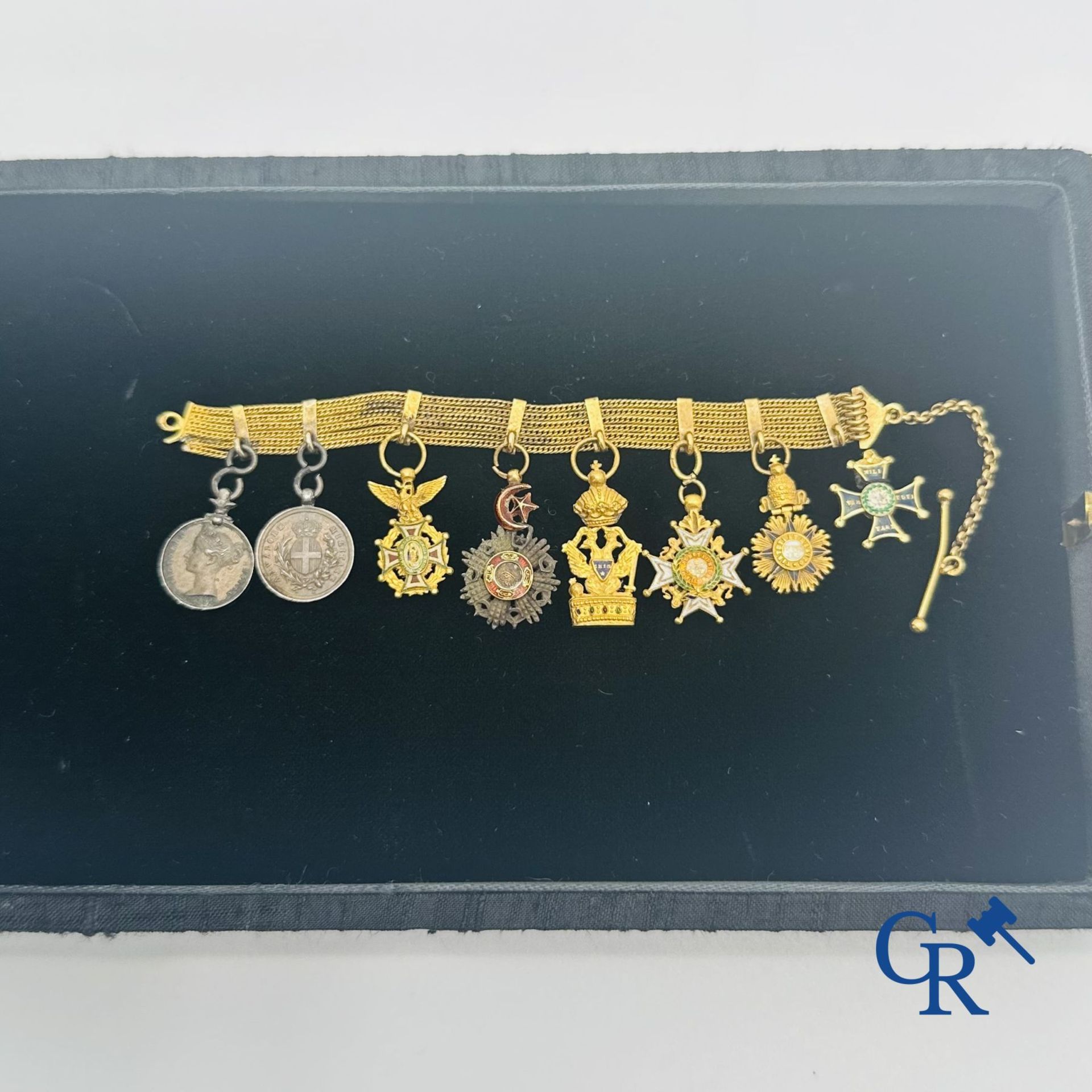 Medals - Order of the Crown Honorary Marks - Decorations: Miniature chain in gold 18K with various d