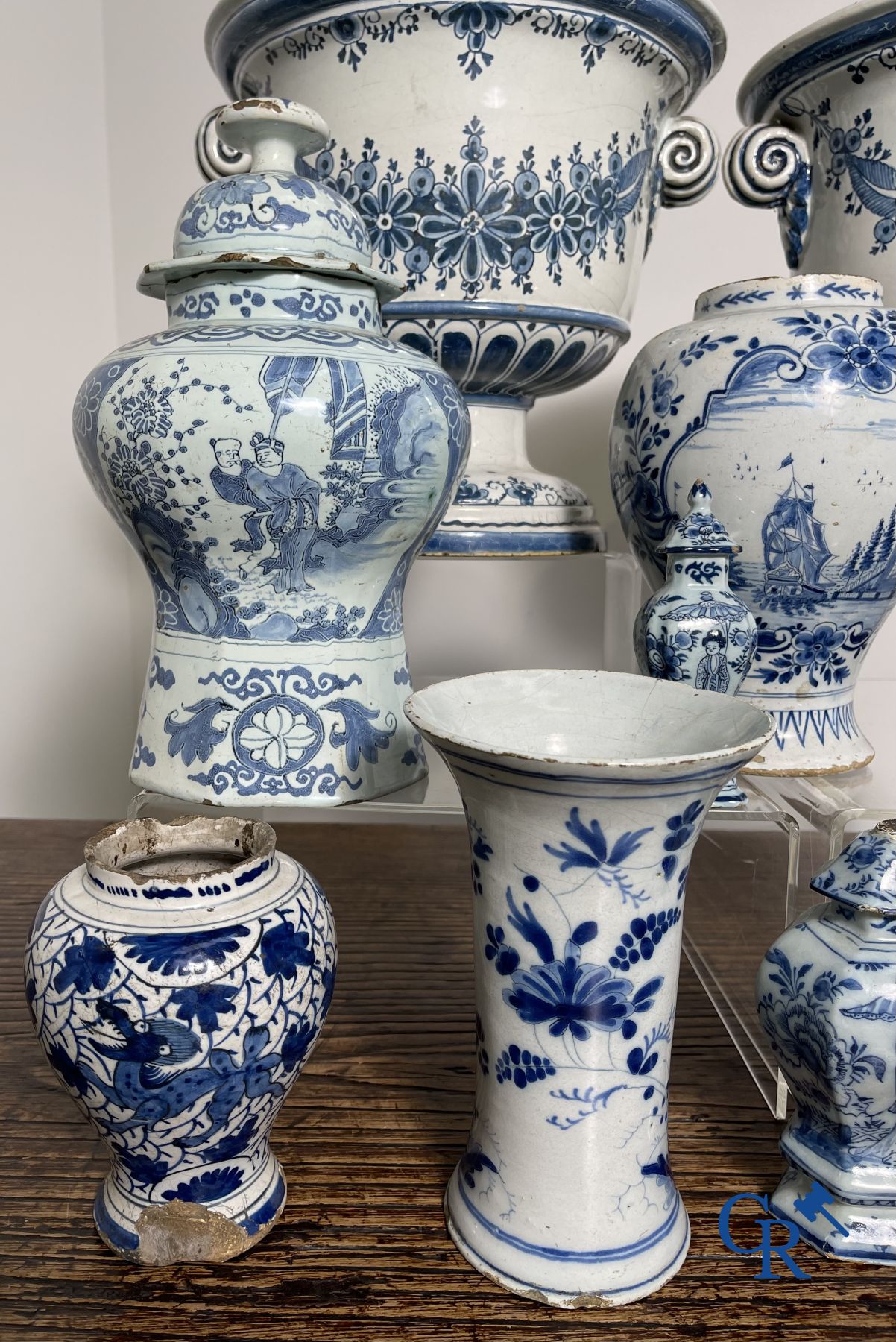 Delft: 11 pieces of blue and white faience with different décors. 17th - 18th century. - Image 4 of 29