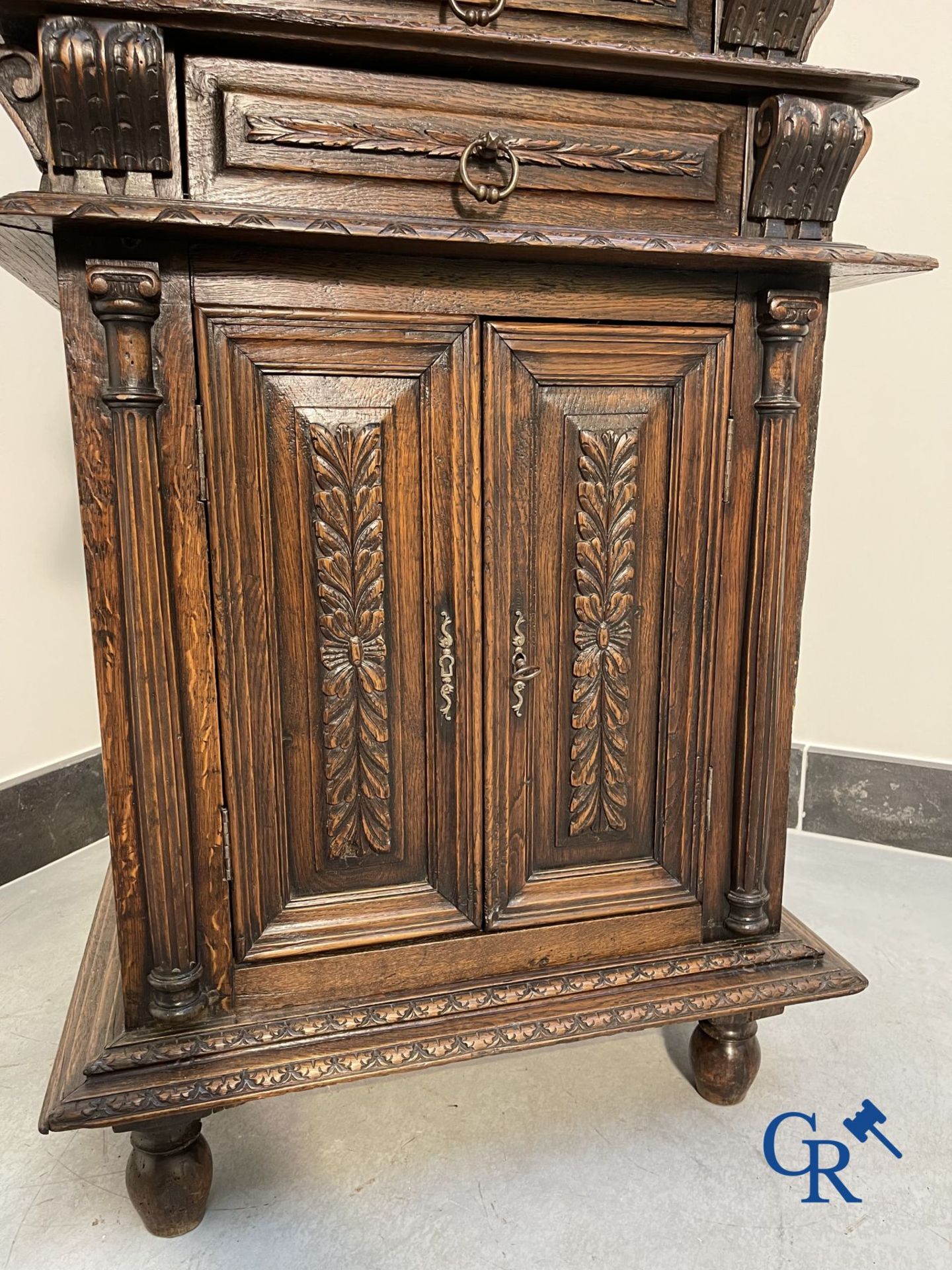 Furniture: An oak sacristy credence. - Image 8 of 15