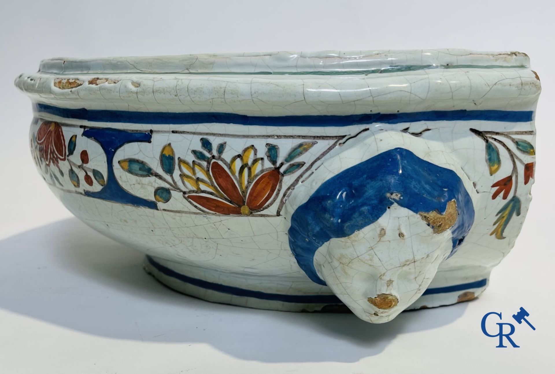 A part of a North French fountain and various pieces in faience and various antiques. - Bild 17 aus 22