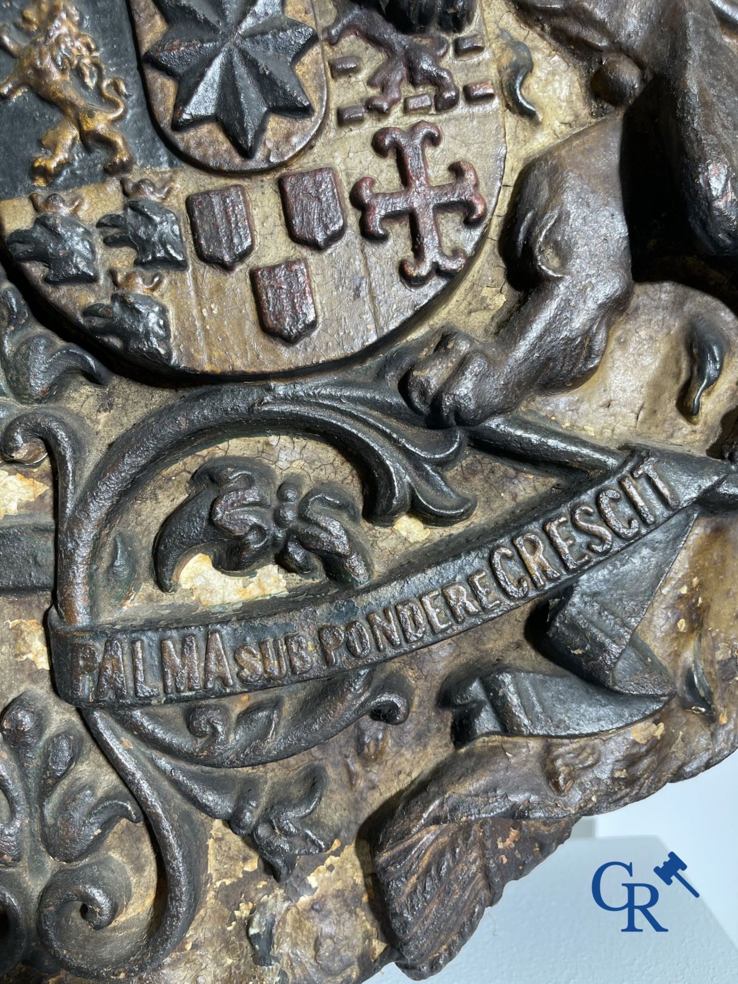 Exceptionally Royal Coat of Arms in dented and polychrome cast iron. the Netherlands, 19th century. - Image 11 of 13