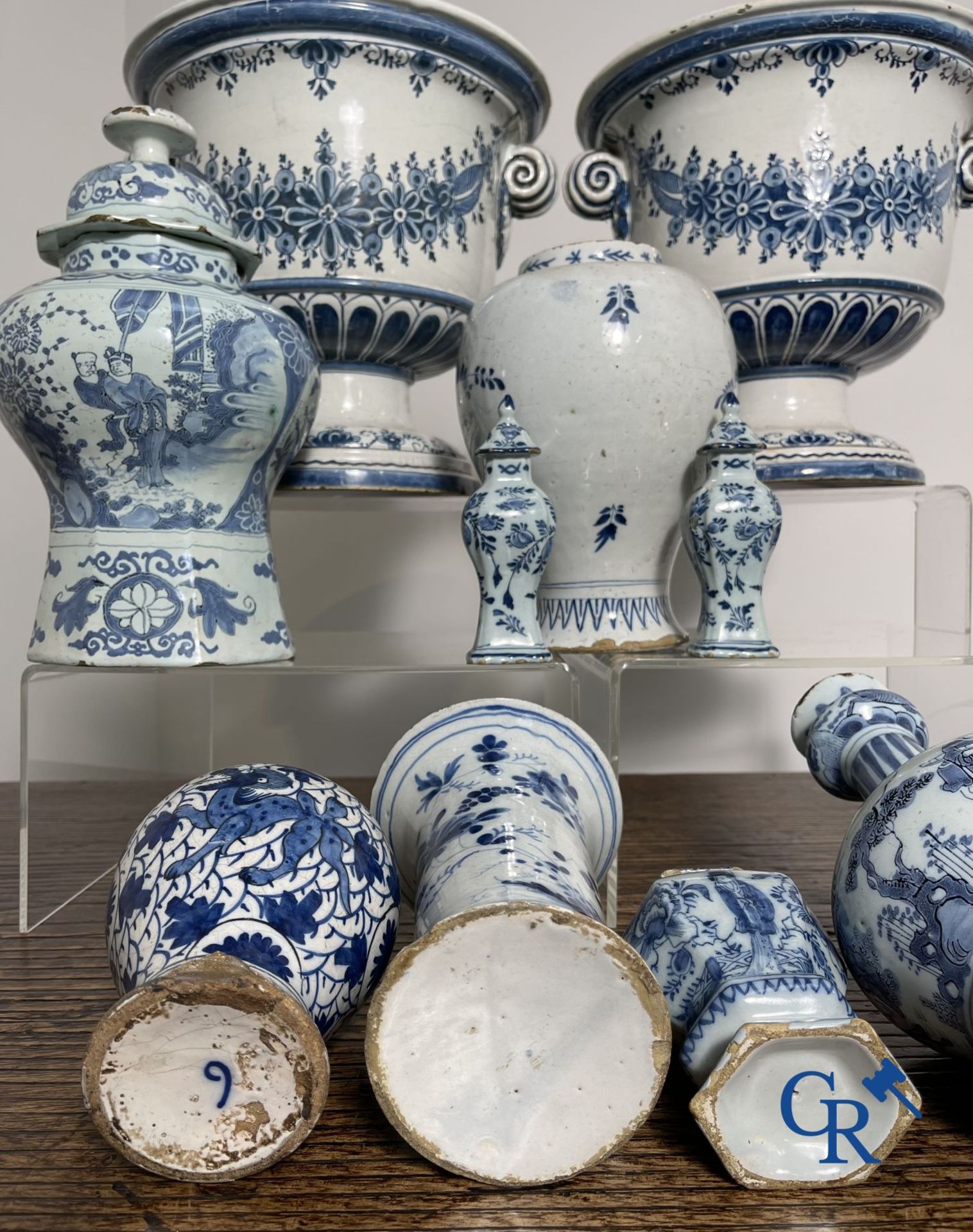 Delft: 11 pieces of blue and white faience with different décors. 17th - 18th century. - Image 14 of 29