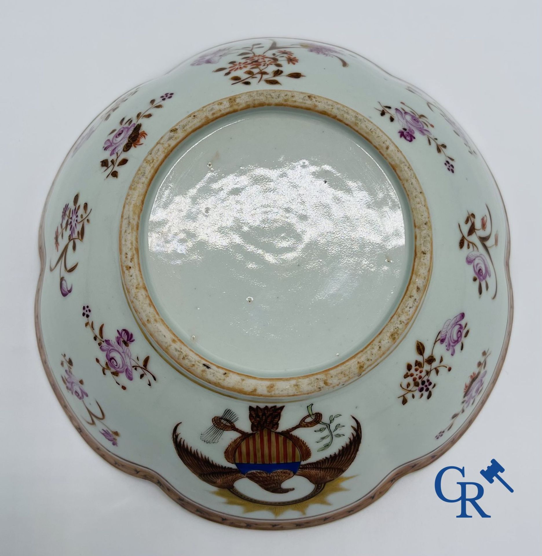 Asian Art: A Chinese famille rose bowl in export porcelain for the American market. - Image 10 of 12