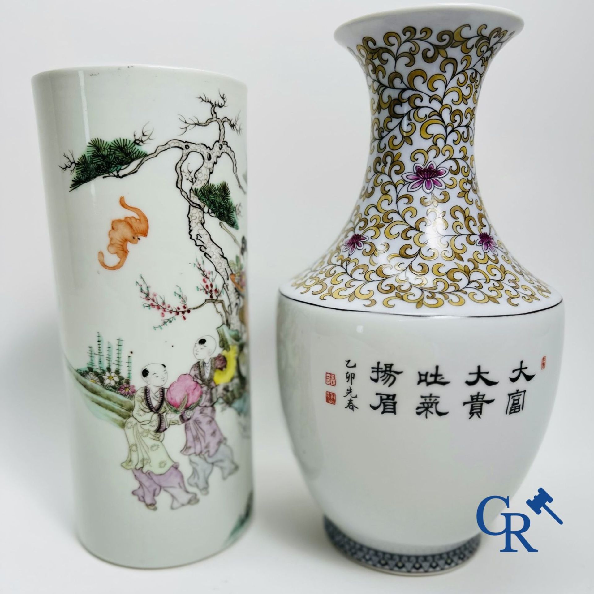 Chinese porcelain: Lot of 2 Chinese vases. - Image 2 of 10