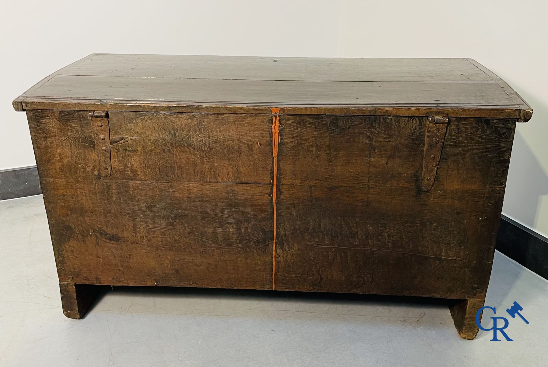 Furniture: Large sculpted oak chest. England, dated 1810. - Image 17 of 19