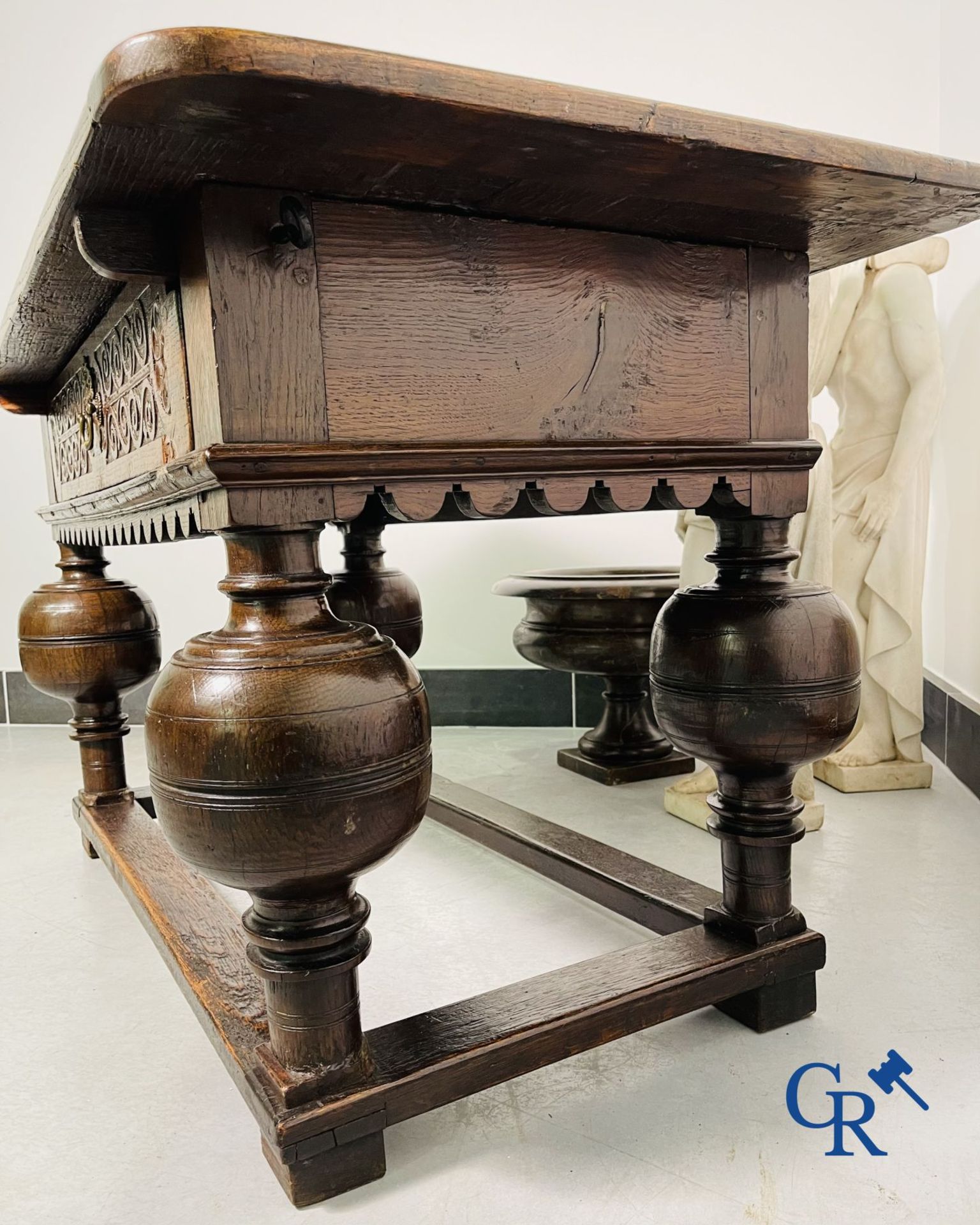 Furniture: An oak table with drawer. 17th - 18th century. - Bild 5 aus 16