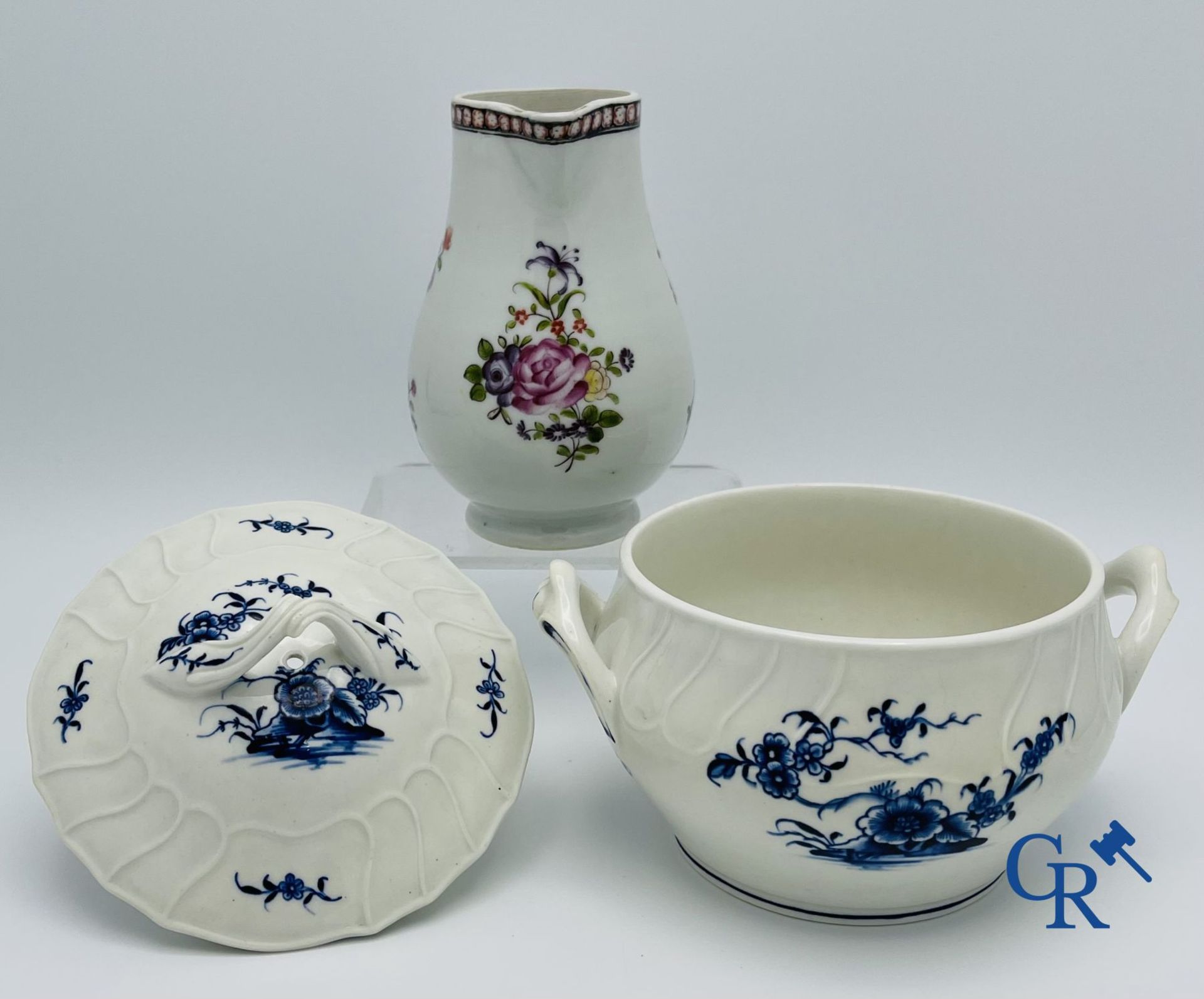 2 pieces of Doorniks porcelain. 18th century. - Bild 2 aus 10