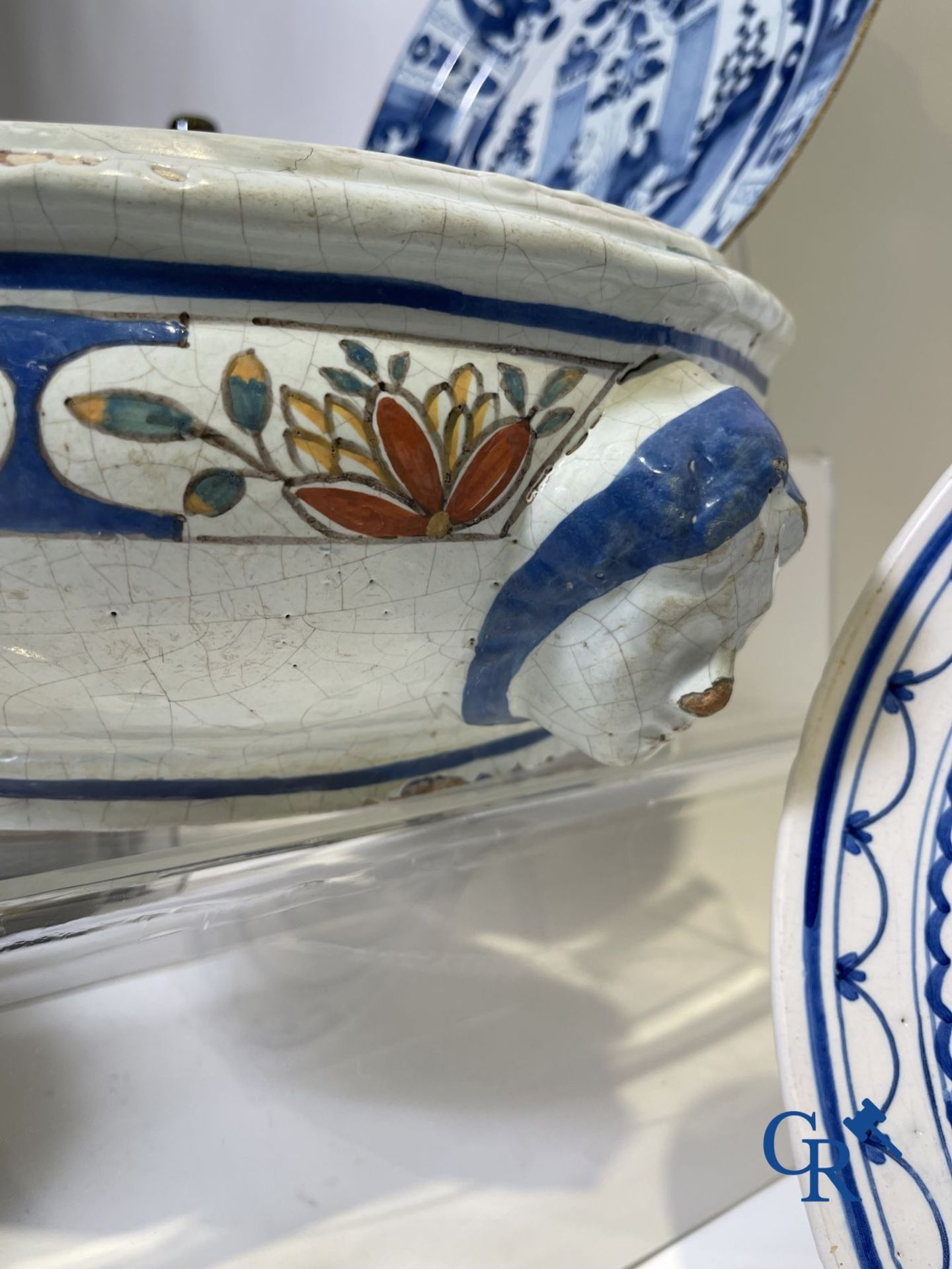 A part of a North French fountain and various pieces in faience and various antiques. - Bild 9 aus 22