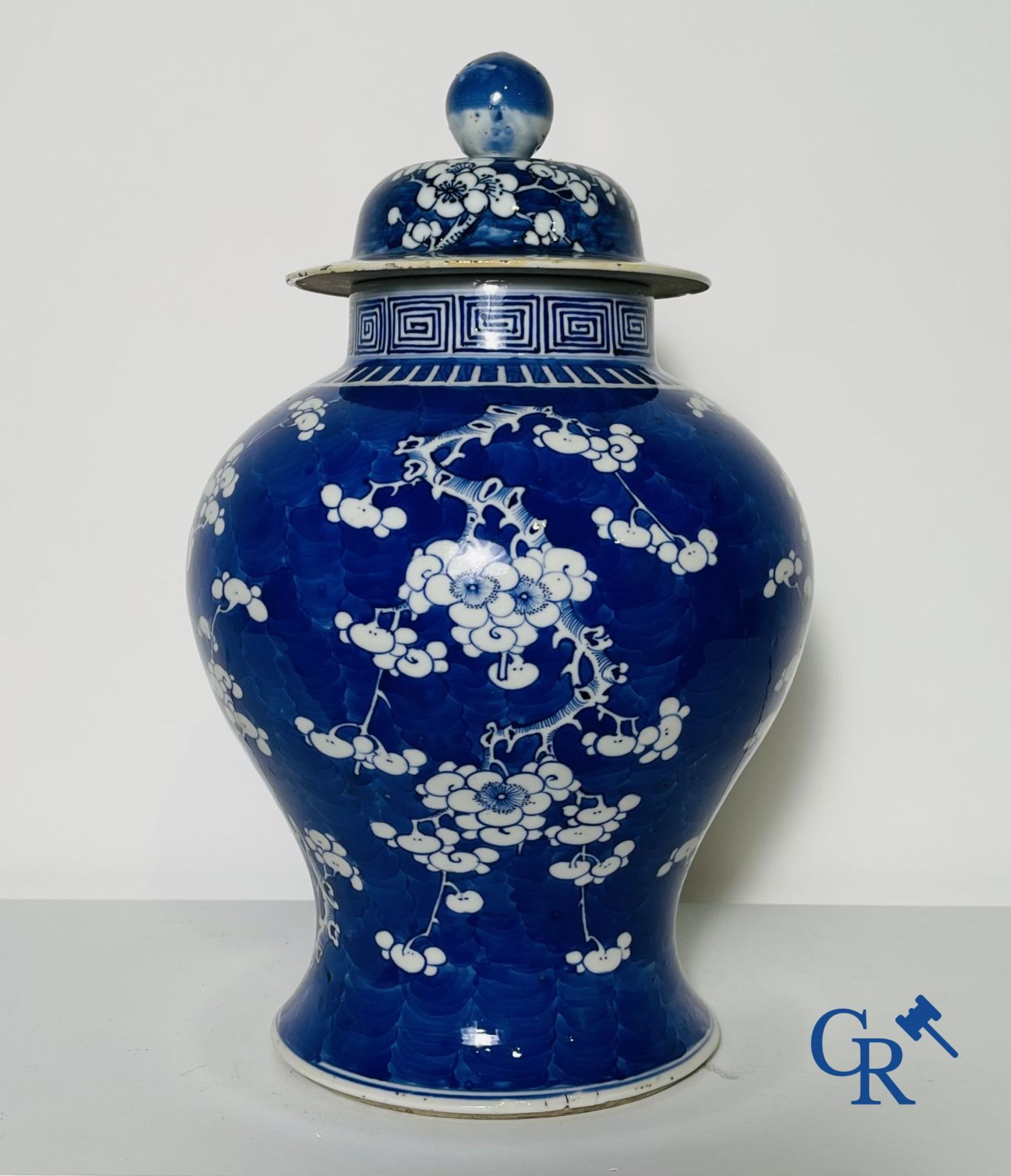 Chinese porcelain: a blue and white lid vase and a few ginger jars. - Bild 2 aus 16