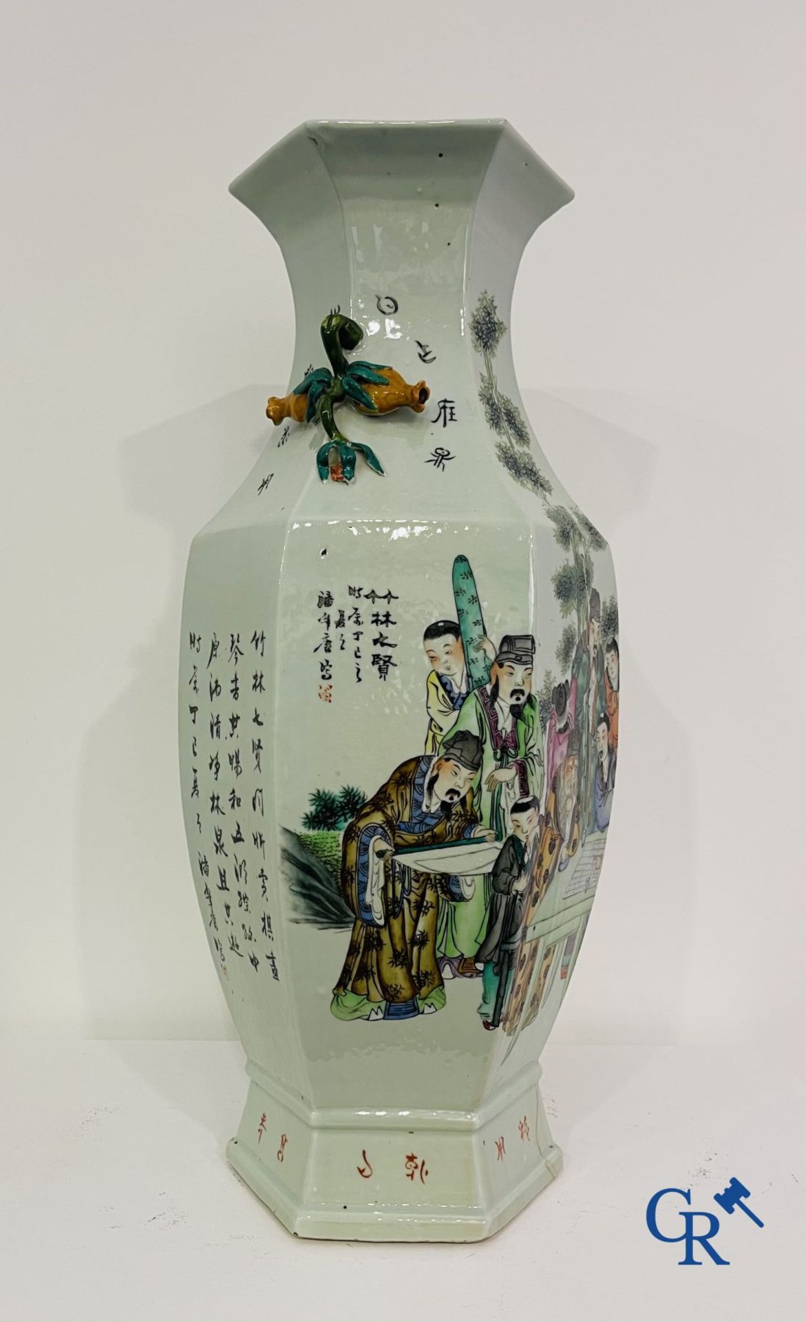 Asian Art: Chinese porcelain. A hexagonal Chinese Famille rose vase with sages and scholars. 19/20th - Image 5 of 22