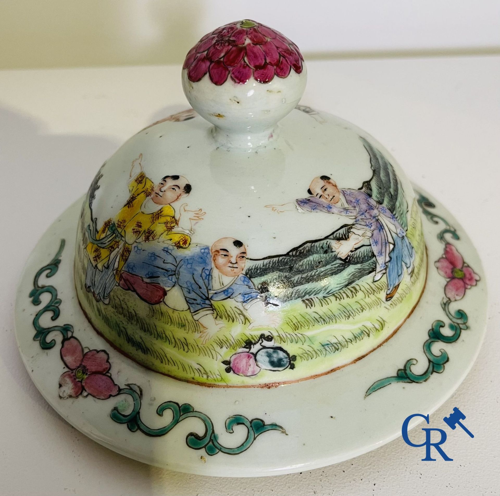 Chinese Porcelain: A Chinese famille rose lidded vase depicting Shou Lao. - Image 14 of 21