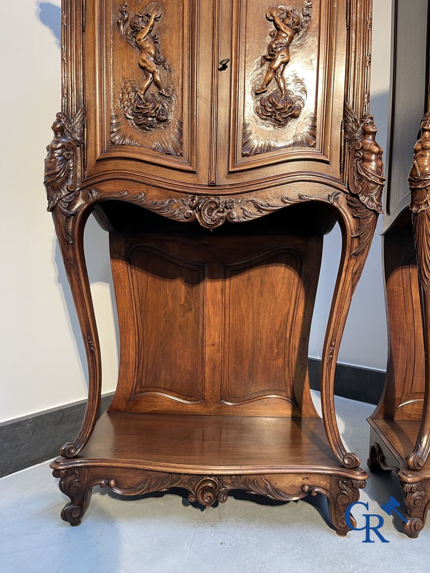 Furniture: A pair of finely carved furniture. LXV style. - Image 9 of 15