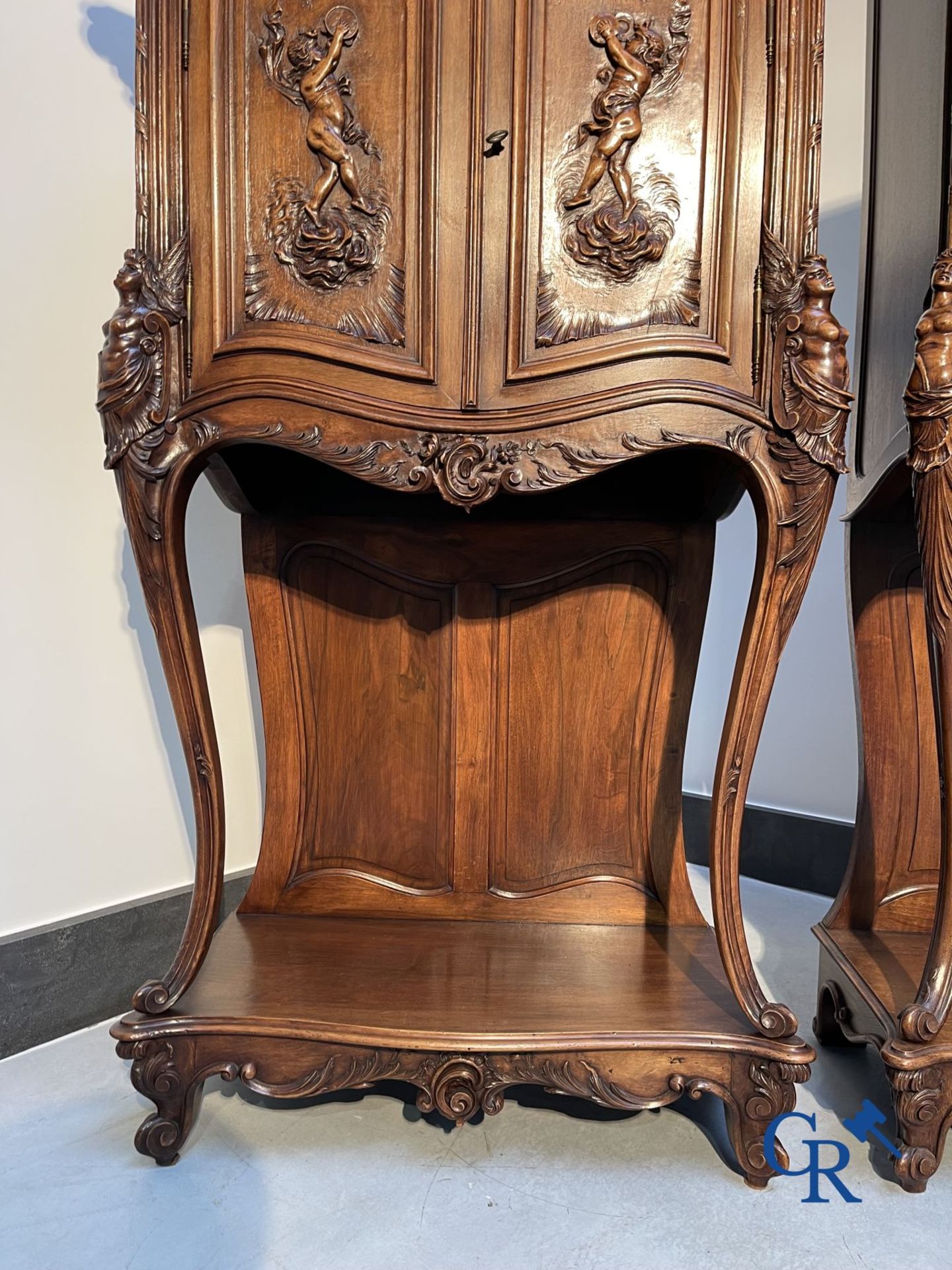 Furniture: A pair of finely carved furniture. LXV style. - Bild 9 aus 15