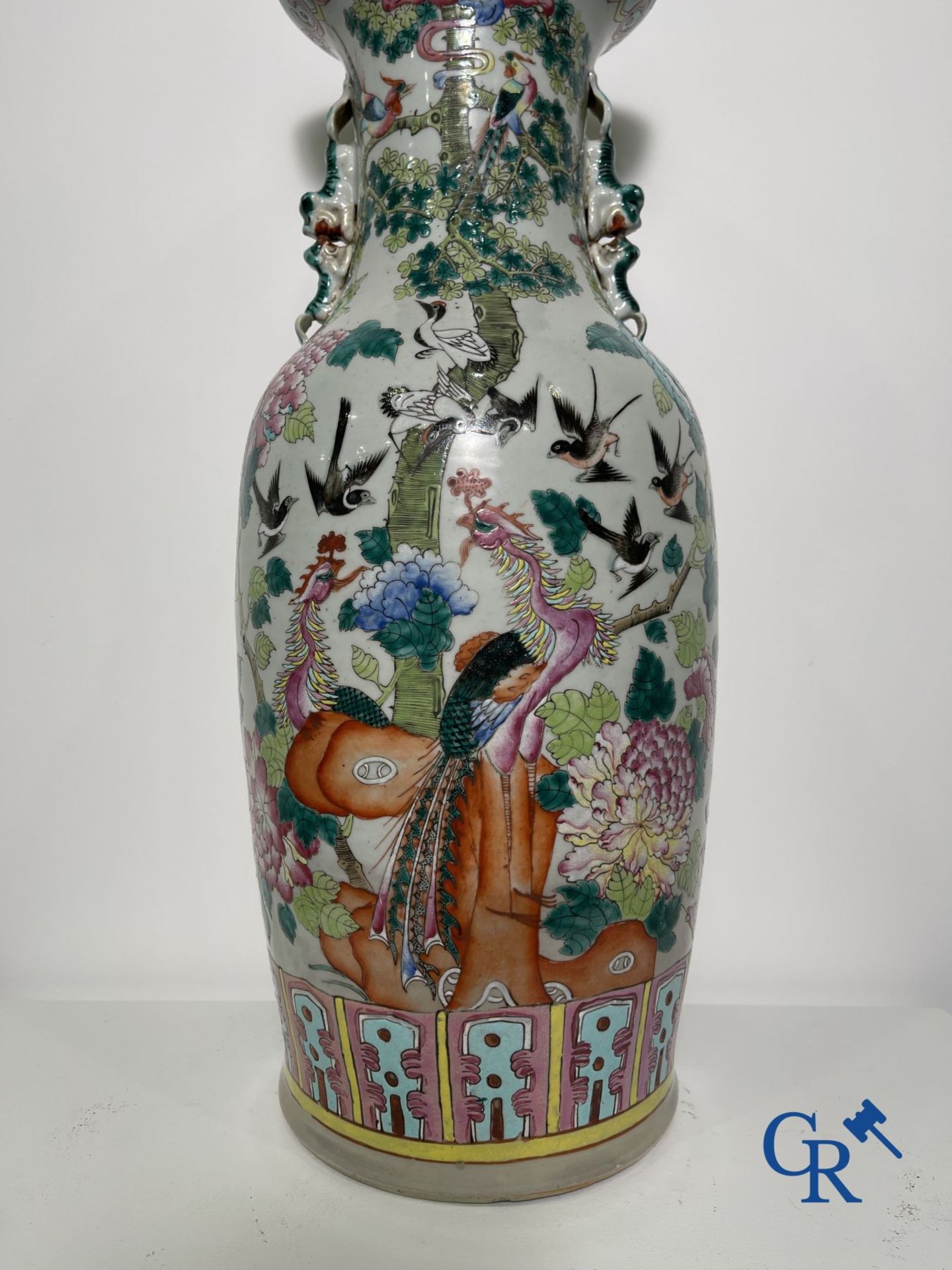 Asian Art: Vase in Chinese famille rose porcelain with decor of birds and peonies. 19th century. - Bild 5 aus 12