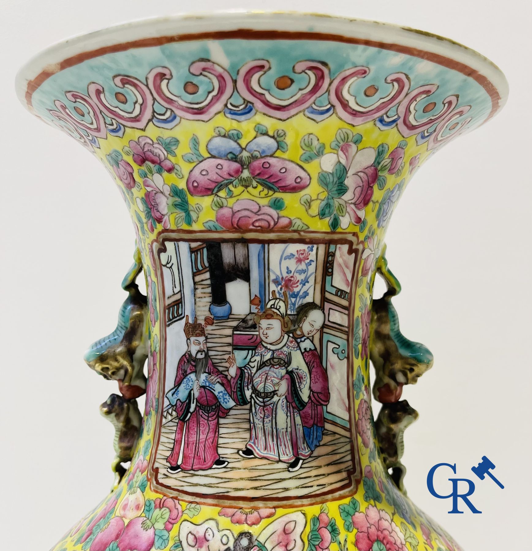 Asian art: A pair of Chinese famille rose vases with yellow background with court scenes. 19th centu - Image 14 of 29