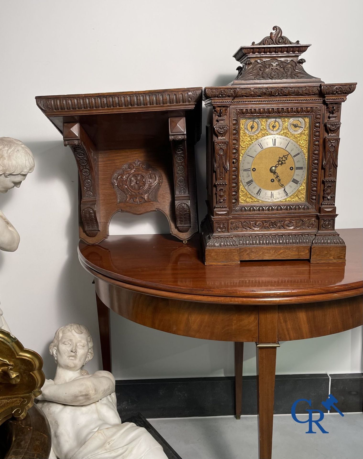 Clock with multiple bells and music in oak sculpted case with matching pedestal. - Bild 7 aus 10