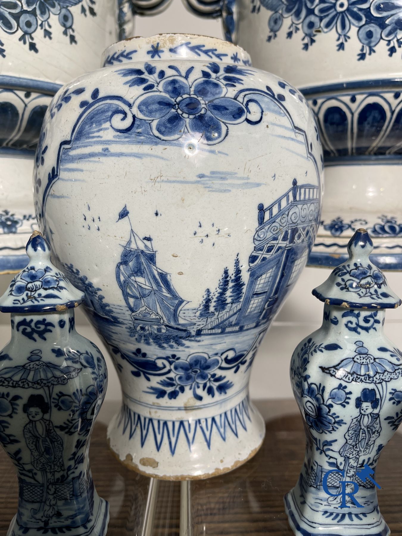 Delft: 11 pieces of blue and white faience with different décors. 17th - 18th century. - Image 8 of 29