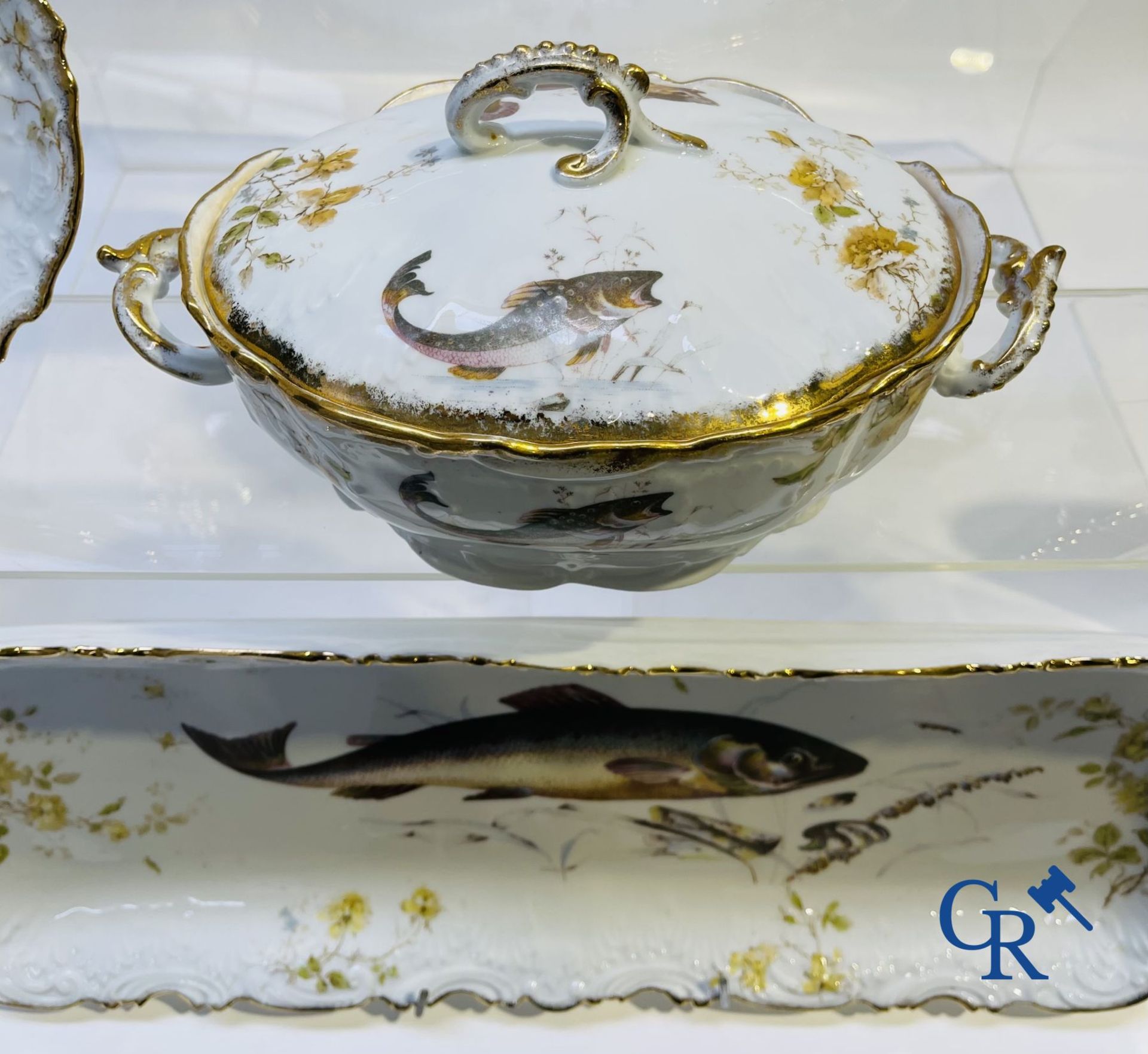 Extraordinary tableware in Brussels porcelain with a theme of freshwater fish. - Image 6 of 17