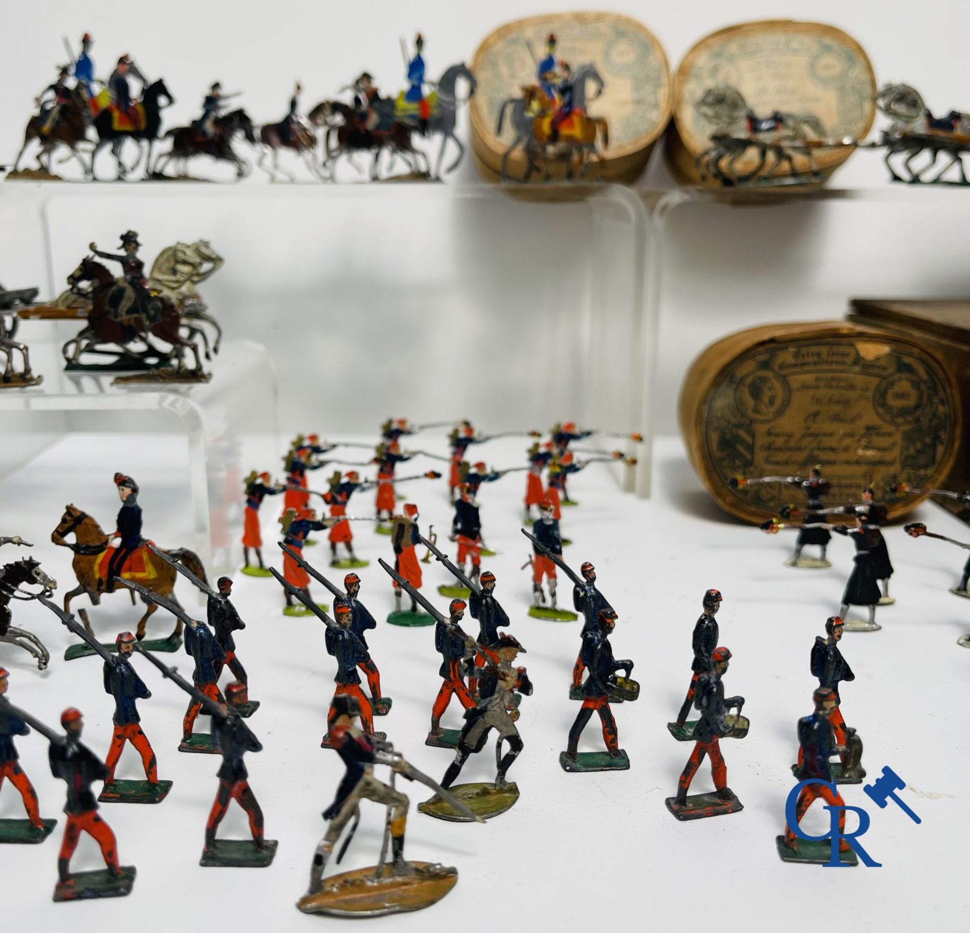 Antique toys: Large lot of tin soldiers and carriages. Heinrichsen in Nuremberg. - Image 4 of 15