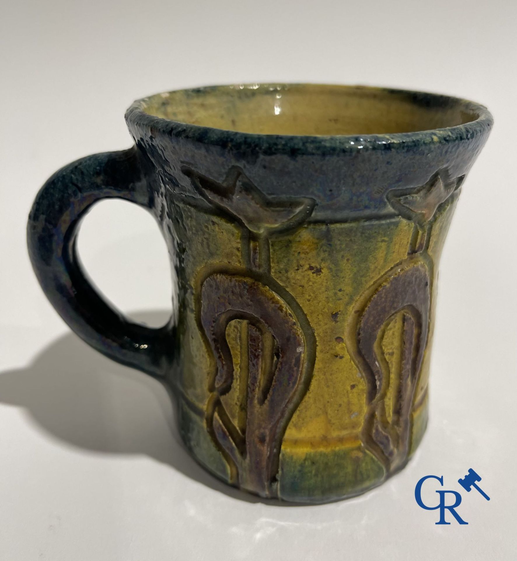 A Torhout tobacco pot Armand Maes-Platteau and a mug in Flemish pottery. - Bild 10 aus 14