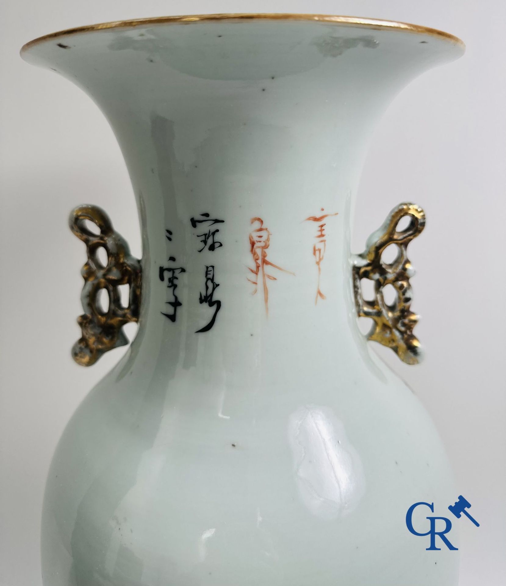 Chinese porcelain: Chinese vase with a decor of 7 children playing in a garden. - Bild 9 aus 14