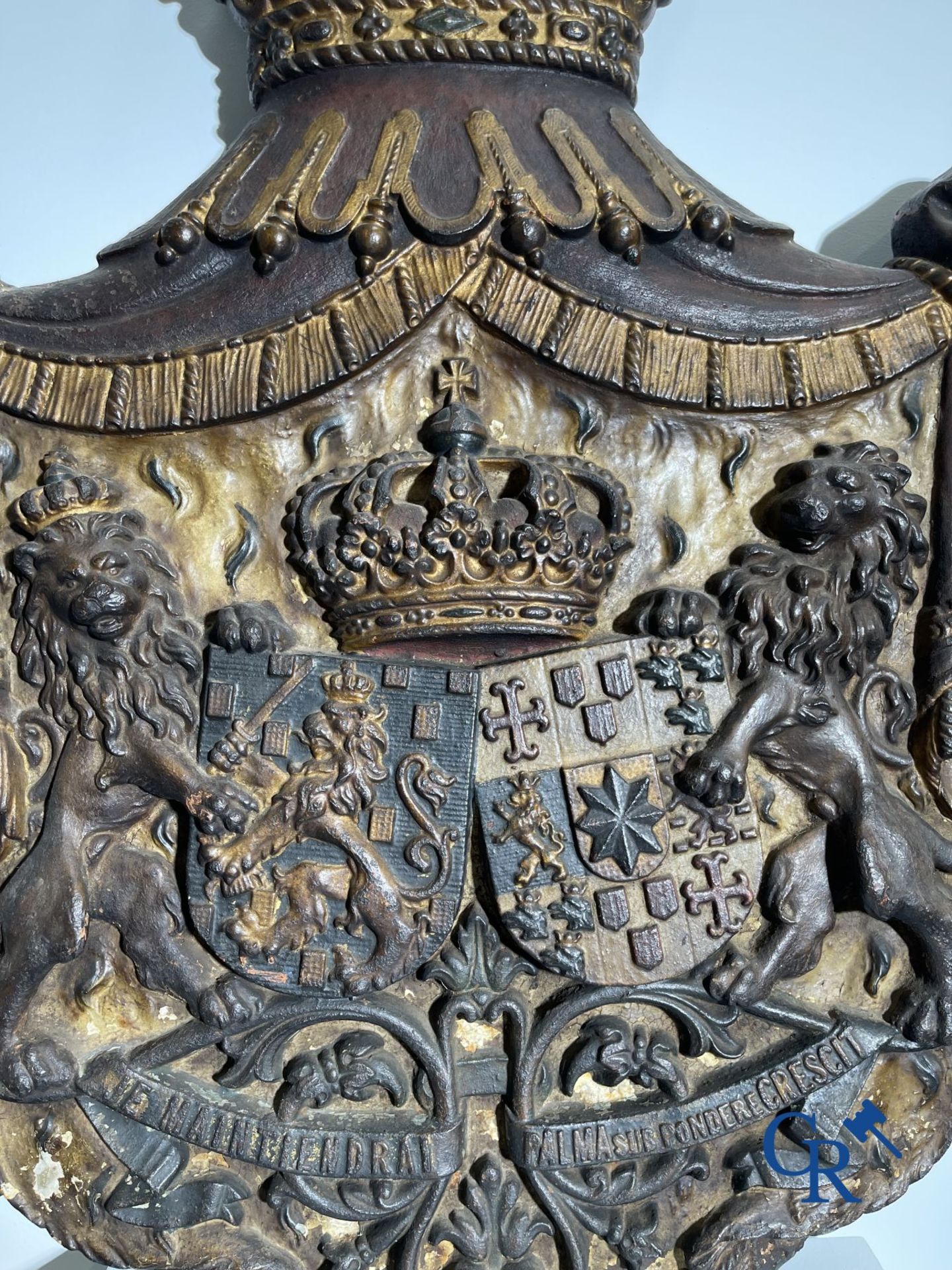 Exceptionally Royal Coat of Arms in dented and polychrome cast iron. the Netherlands, 19th century. - Bild 9 aus 13