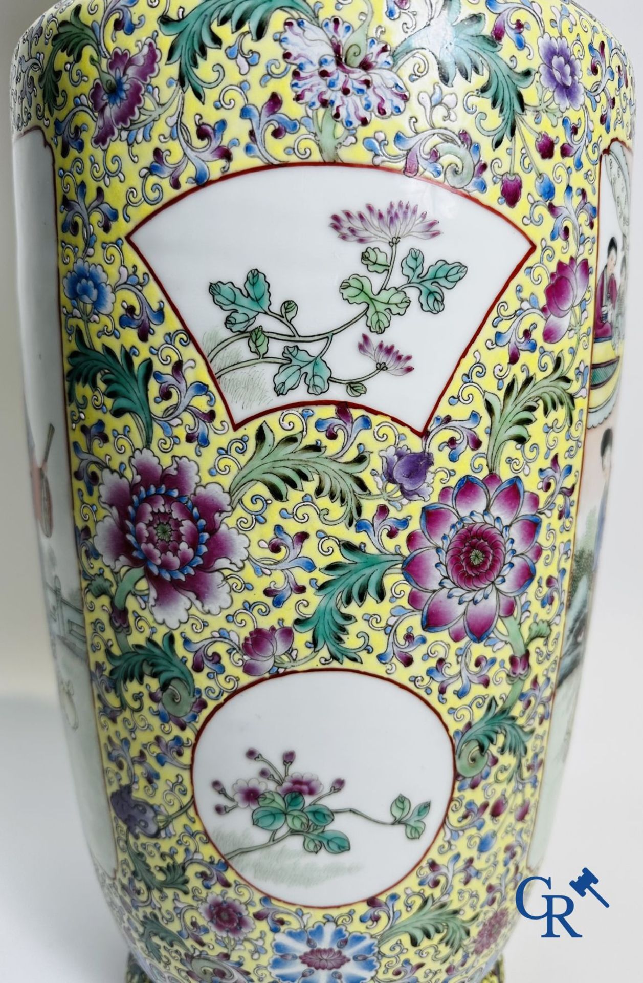 Chinese Porcelain: Large Chinese vase with a double decor. 20th century. - Bild 11 aus 17
