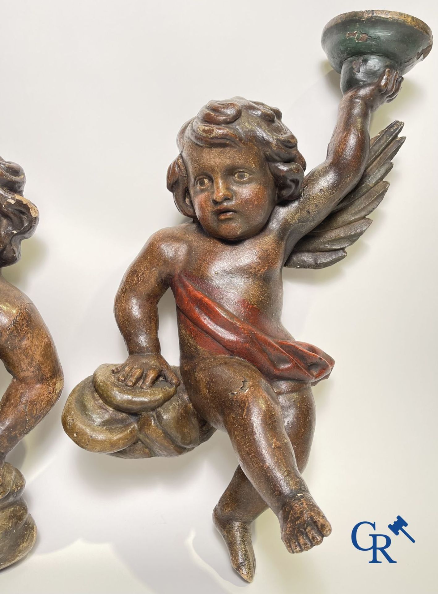 Wooden sculptures: A pair of wood-carved and polychrome 18th century angels. - Image 14 of 16