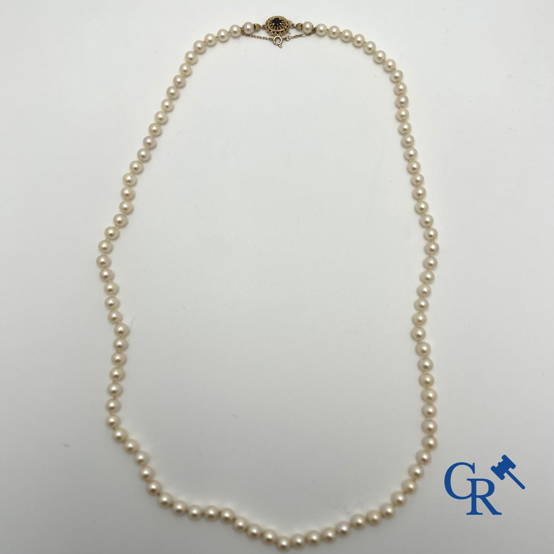 Jewellery: Lot consisting of a pearl necklace with gold clasp 18K and a pair of earrings in gold 18K - Image 5 of 6