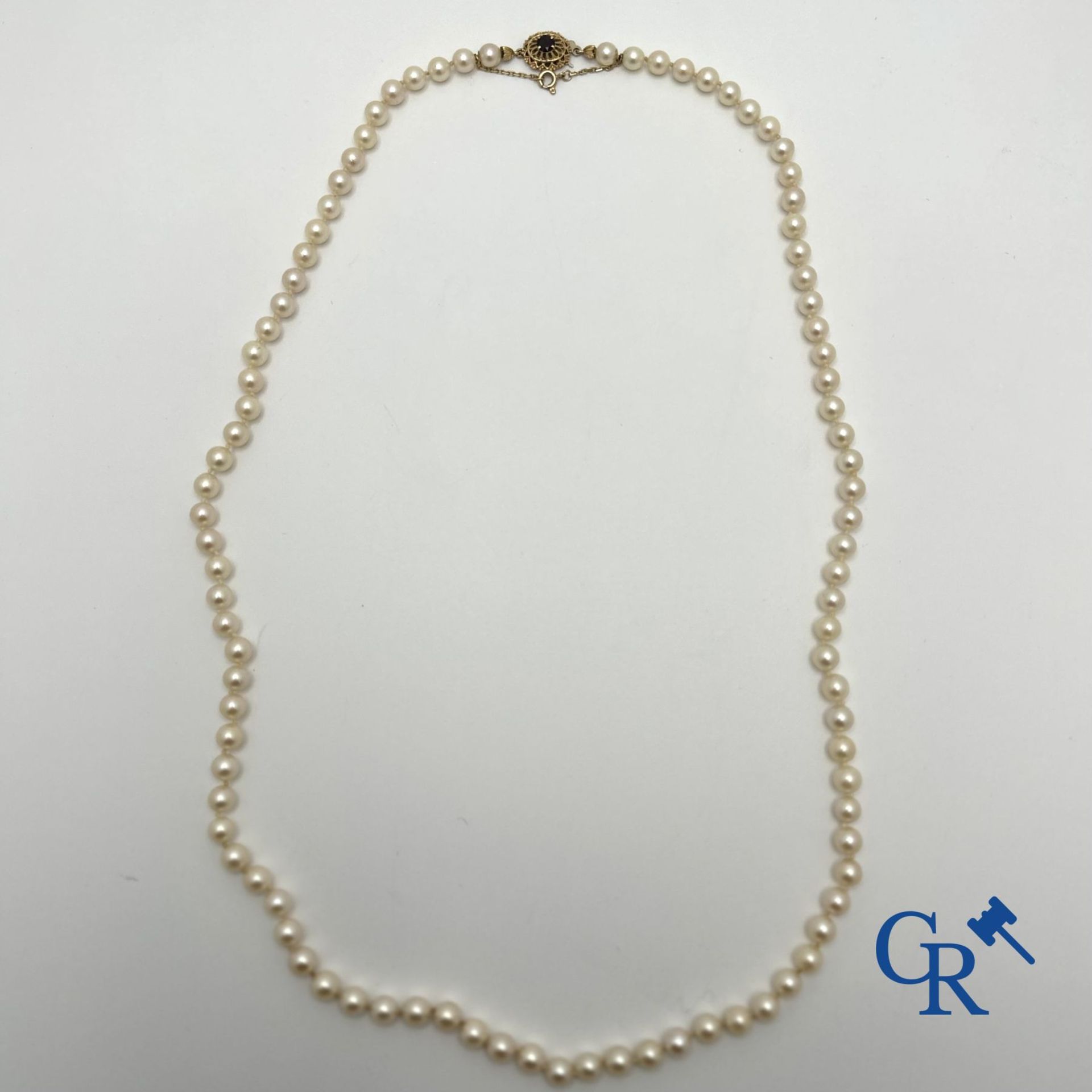 Jewellery: Lot consisting of a pearl necklace with gold clasp 18K and a pair of earrings in gold 18K - Bild 5 aus 6