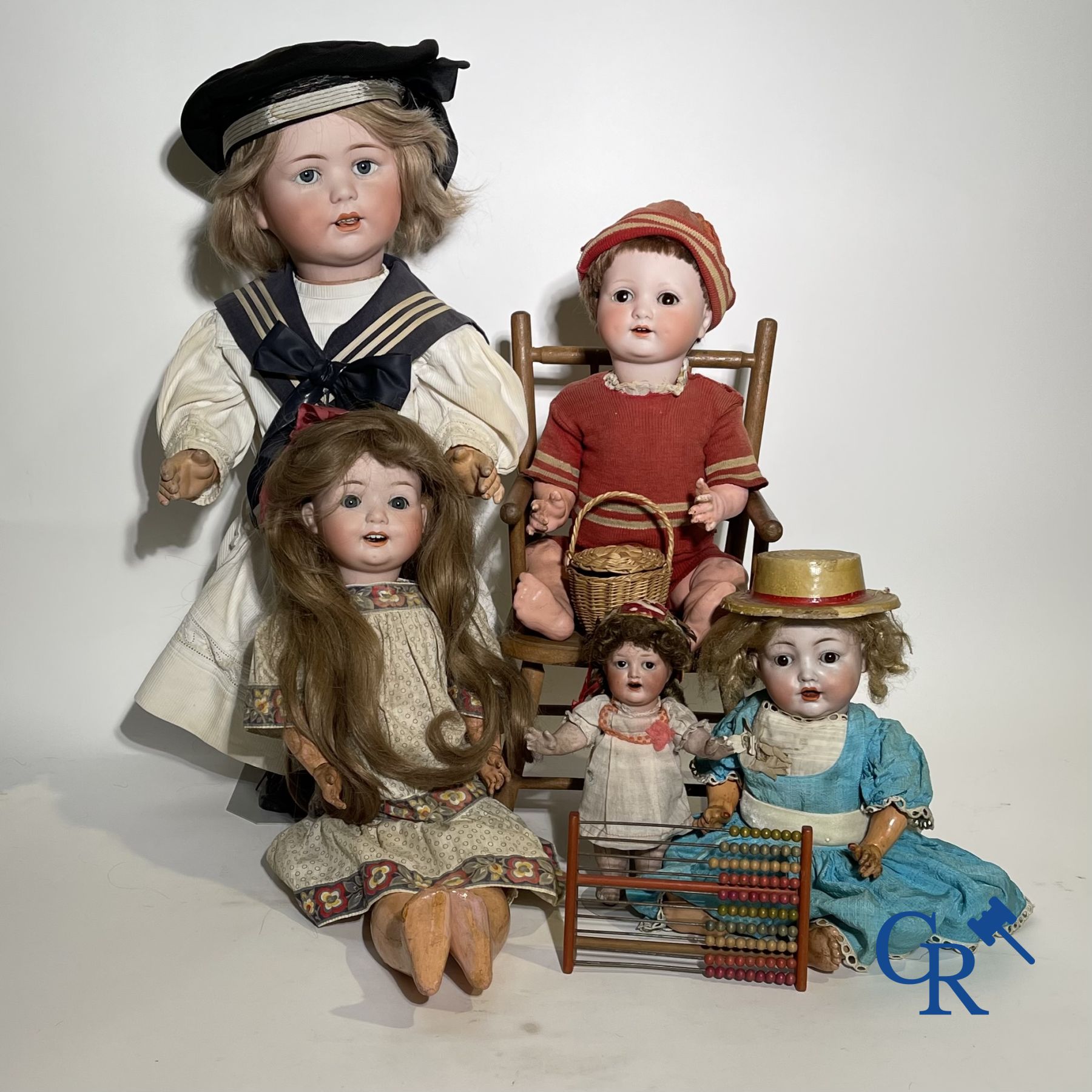 Toys: antique dolls: 5 German character dolls with porcelain head.