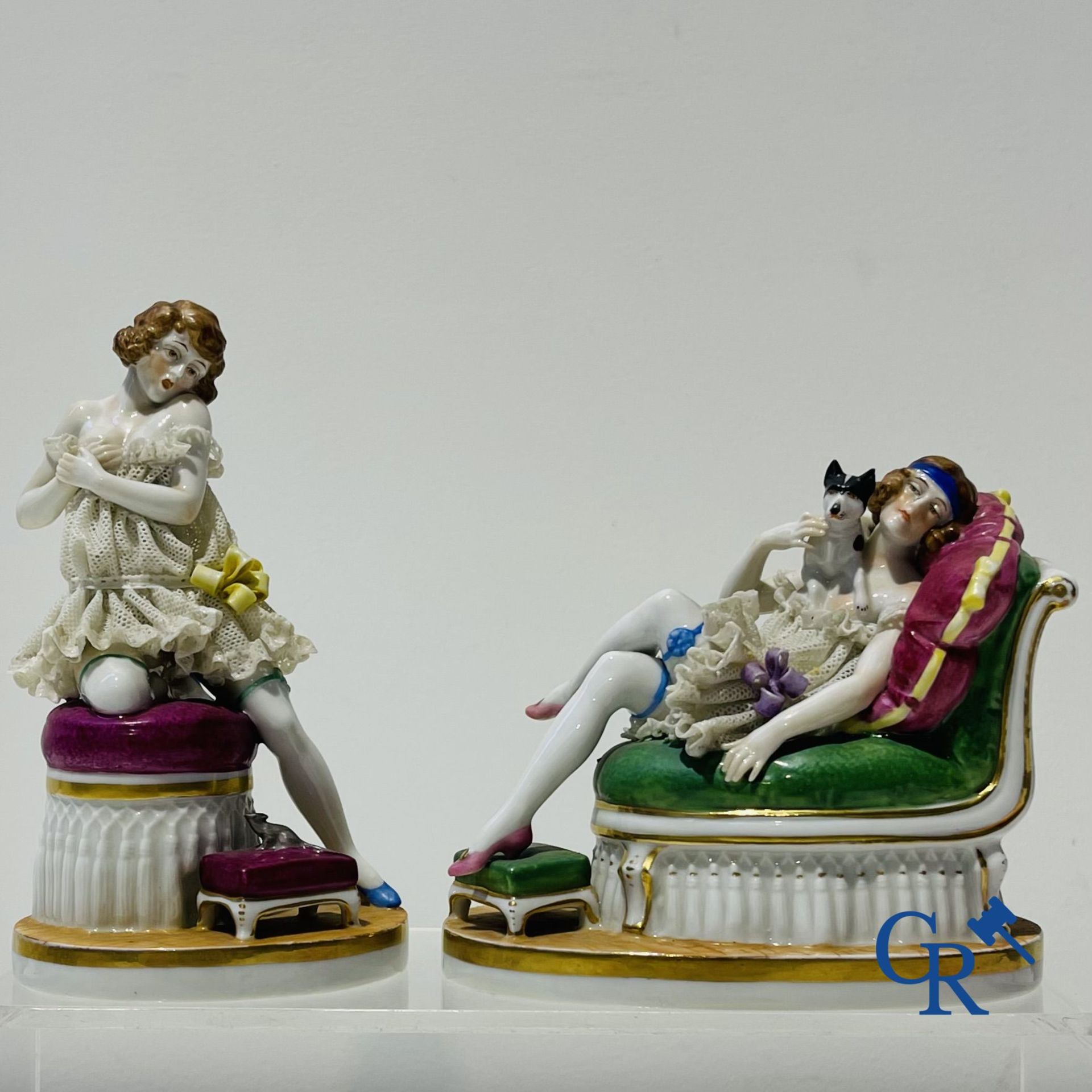 Porcelain: In the manner of Volkstedt Rudolstadt. 2 figurines in lace porcelain.