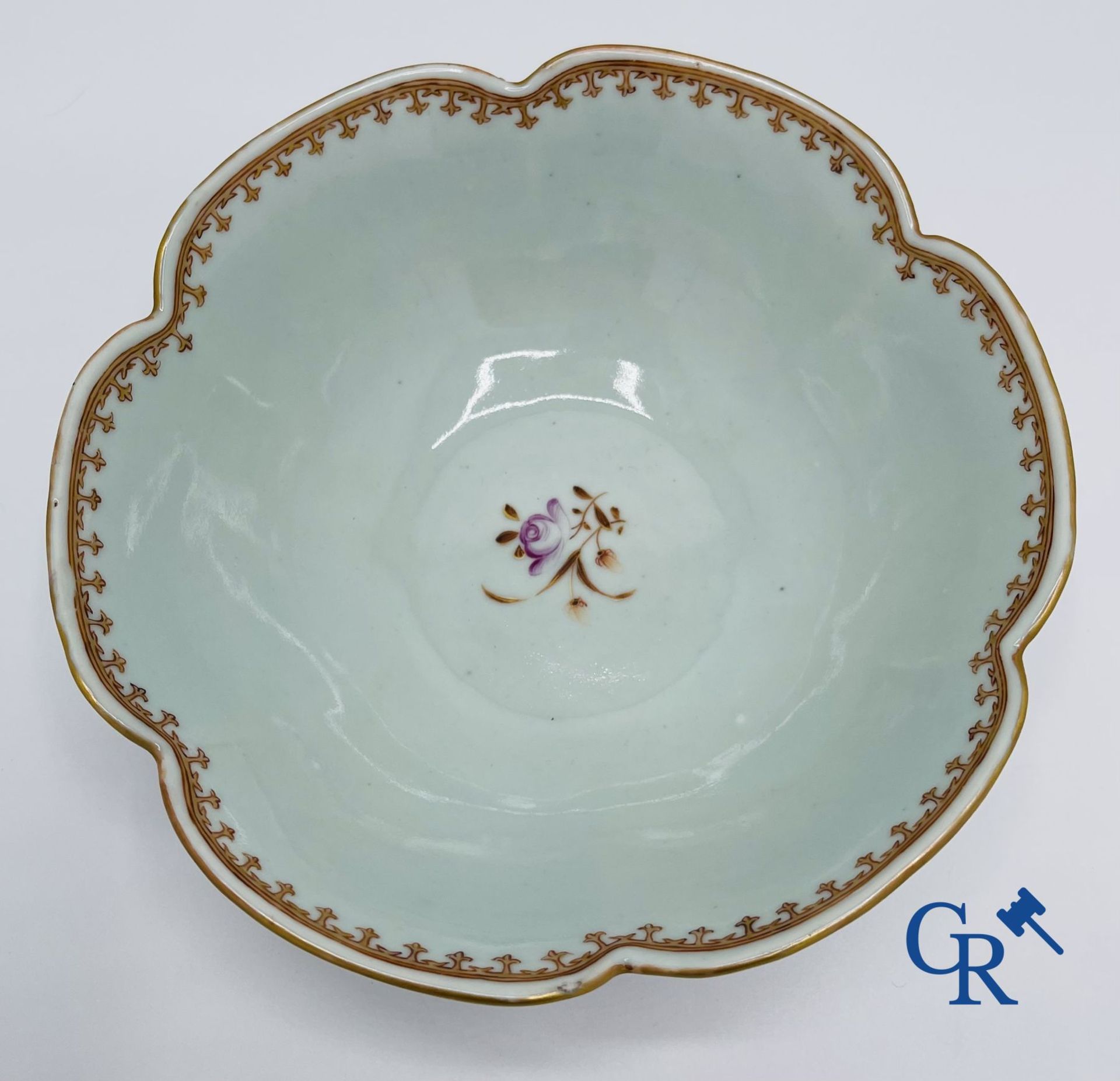 Asian Art: A Chinese famille rose bowl in export porcelain for the American market. - Image 7 of 12