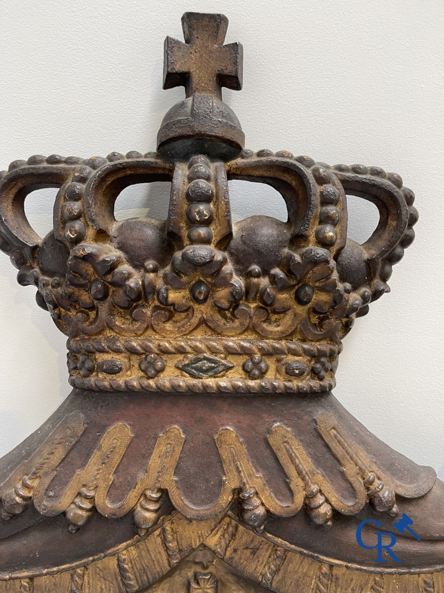 Exceptionally Royal Coat of Arms in dented and polychrome cast iron. the Netherlands, 19th century. - Image 5 of 13