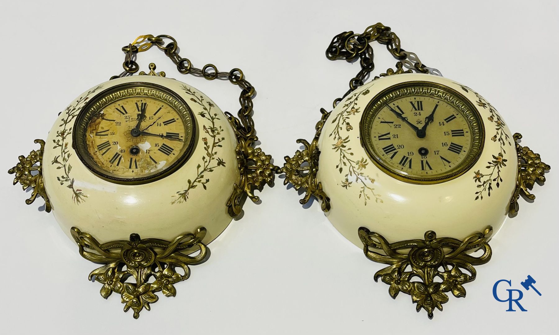 A three-part bronze fireplace clockset in Renaissance style and 2 painted tin and bronze pendant clo - Bild 2 aus 8