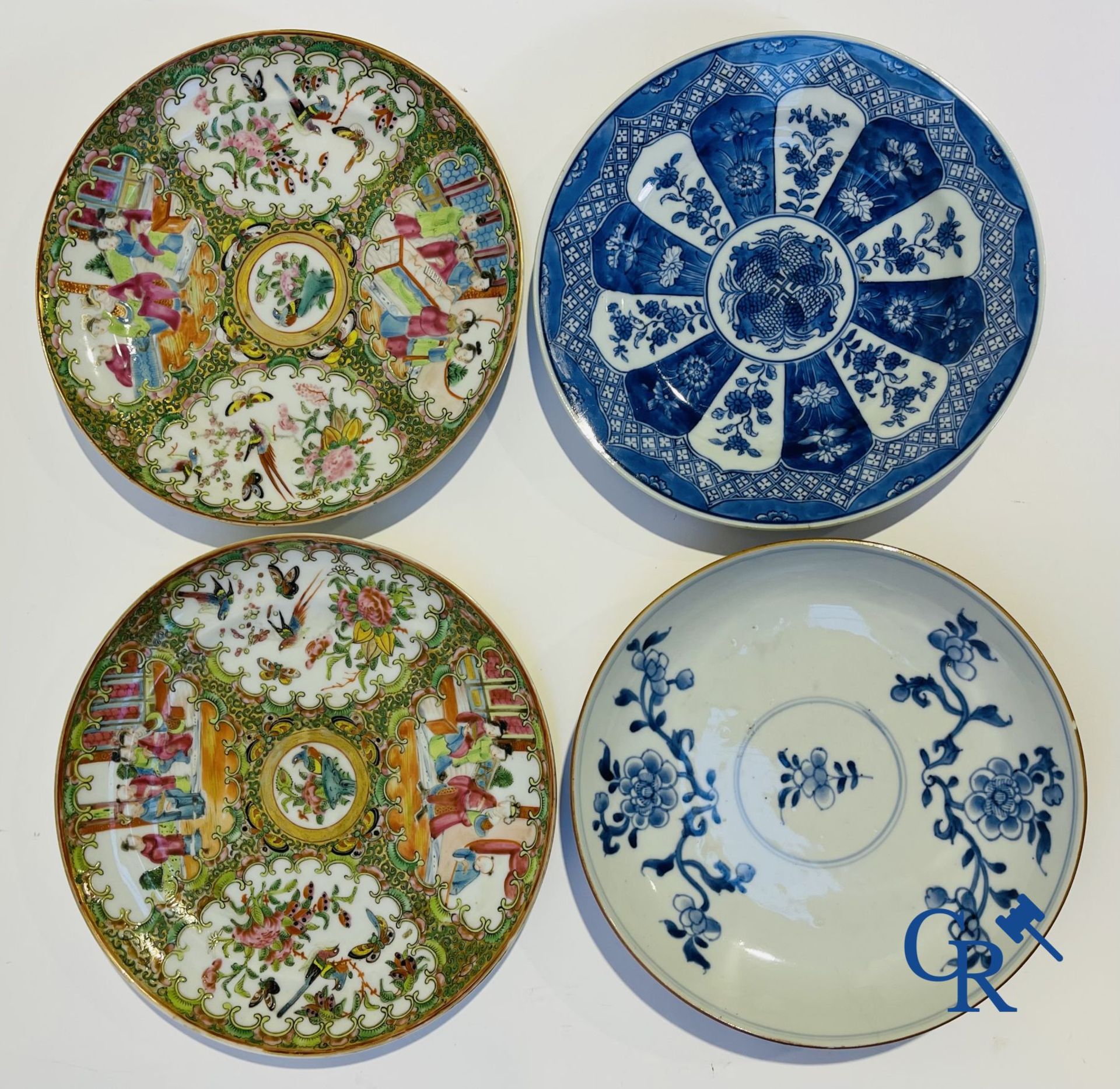 Chinese porcelain: 16 pieces of 18th and 19th century Chinese porcelain. - Image 17 of 33