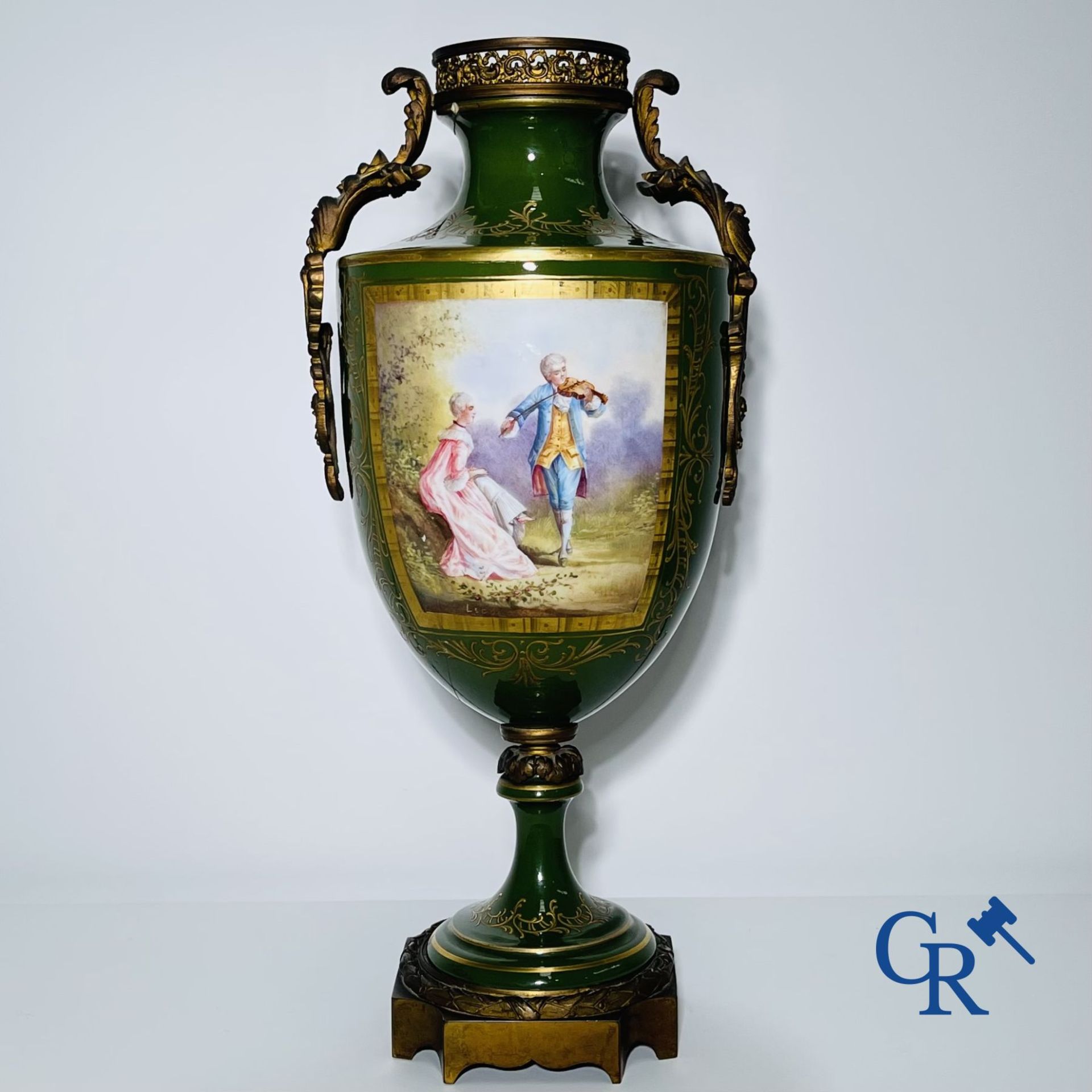 Sèvres: Pair of vases in Sevres porcelain and bronze. signed Leduc. - Bild 4 aus 7