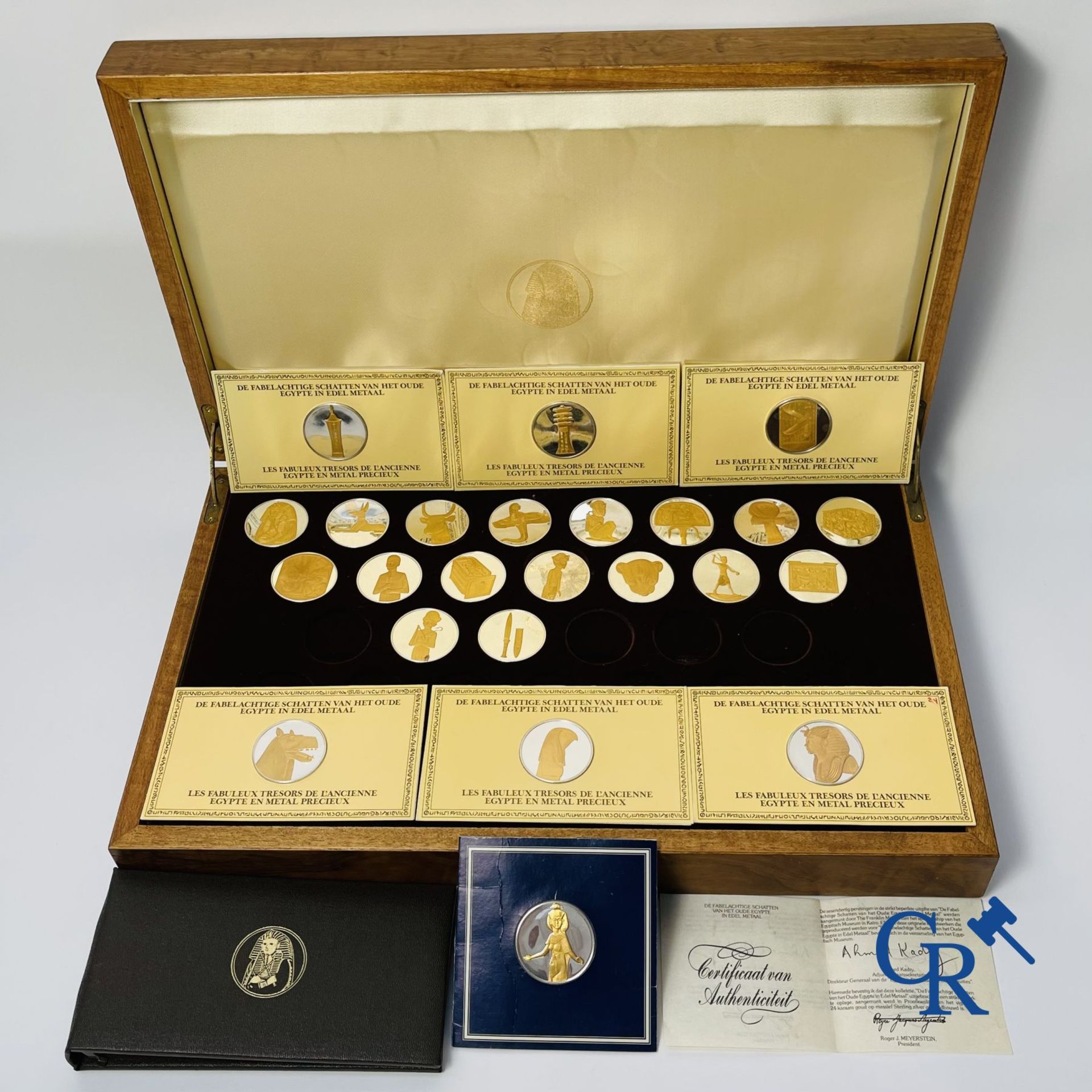 Medals/Medals: 24 Medals in Sterling silver, decorated with 24 carat gold. - Image 5 of 12