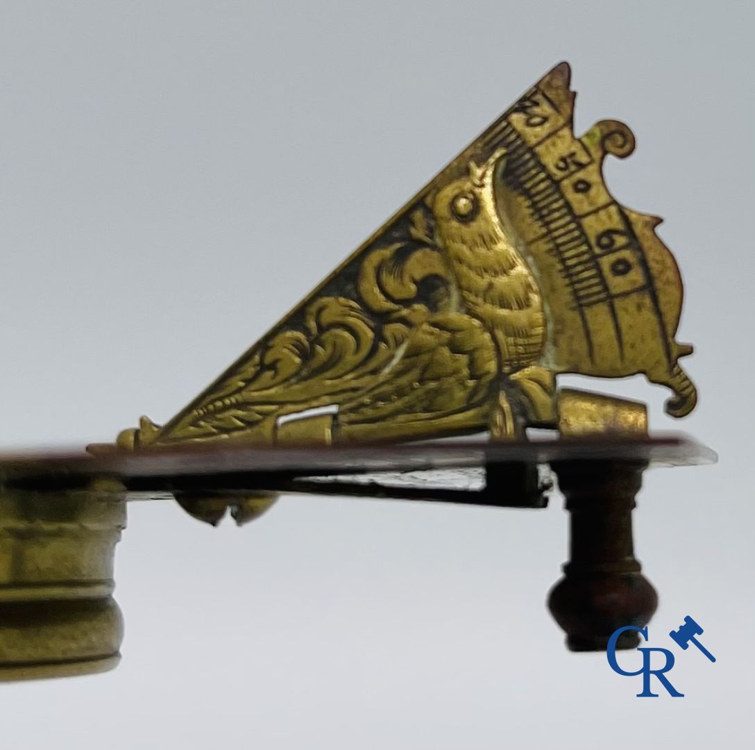 Lemaire à Paris: Octagonal pocket sundial and compass. Early 18th century. - Image 3 of 7