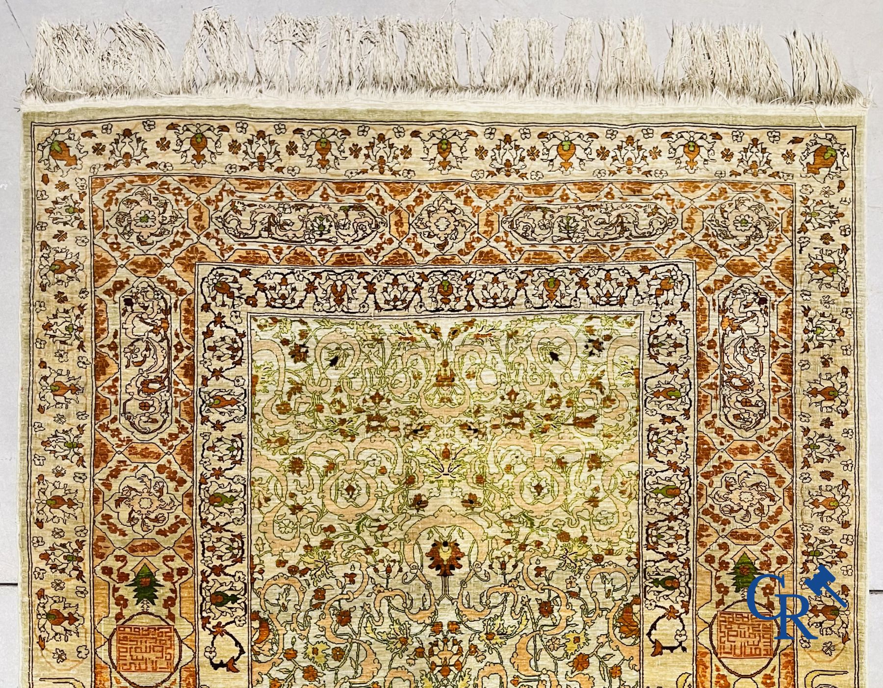 Oriental carpets: An exceptionally signed carpet in silk and gold thread with verses and a floral de - Image 9 of 15