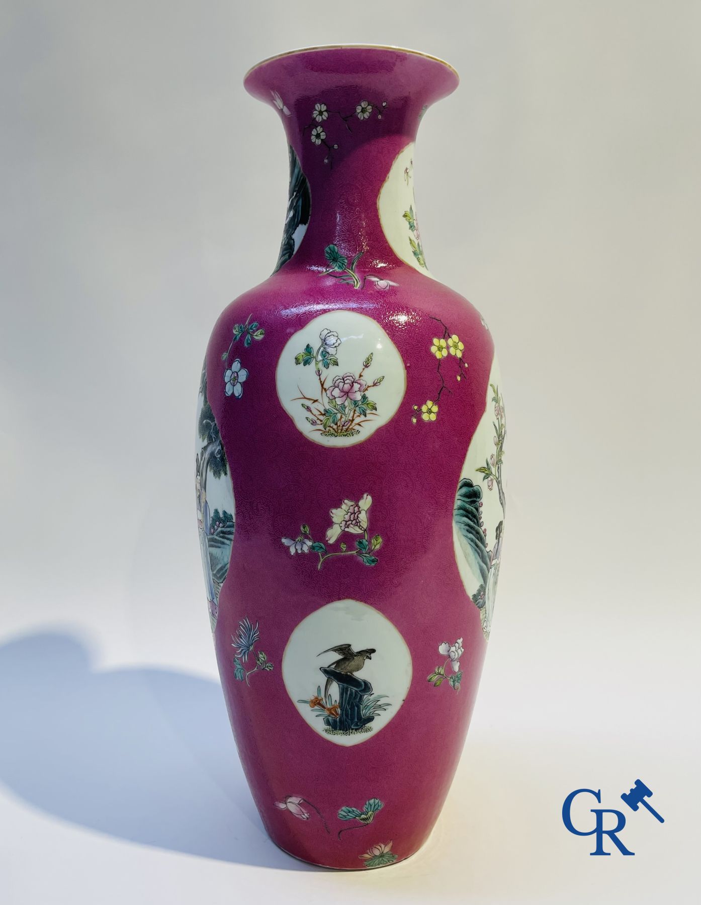 Chinese porcelain: A fine famille rose vase decorated on a red ruby background in sgraffito techniqu - Image 4 of 23