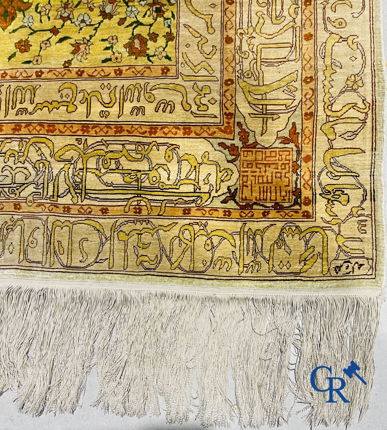 Oriental carpets: An exceptionally signed carpet in silk and gold thread with verses and a floral de - Image 3 of 15