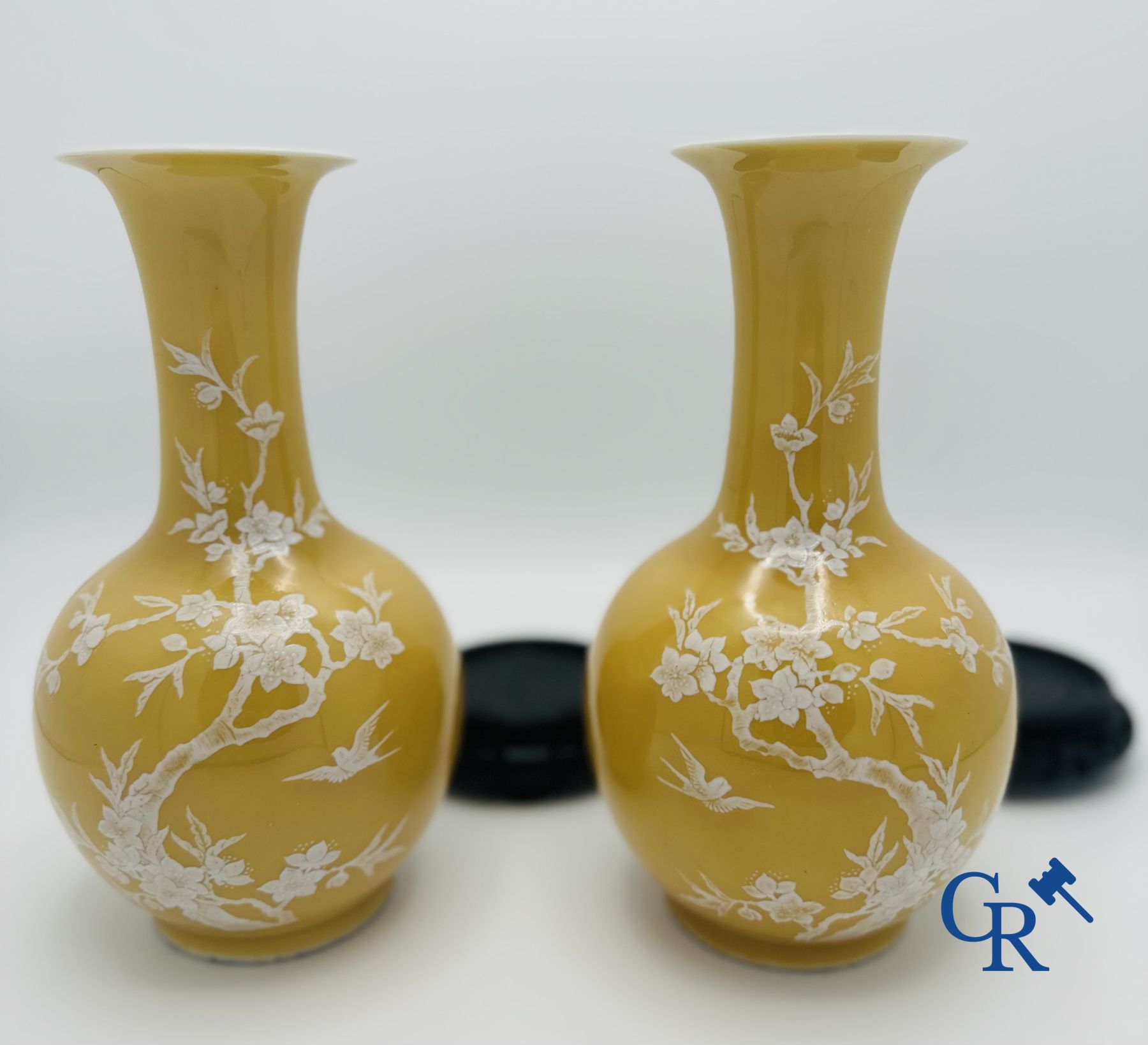 Chinese porcelain: Pair of Chinese vases with a floral decor on a yellow glazed surface. 20th centur - Image 3 of 6